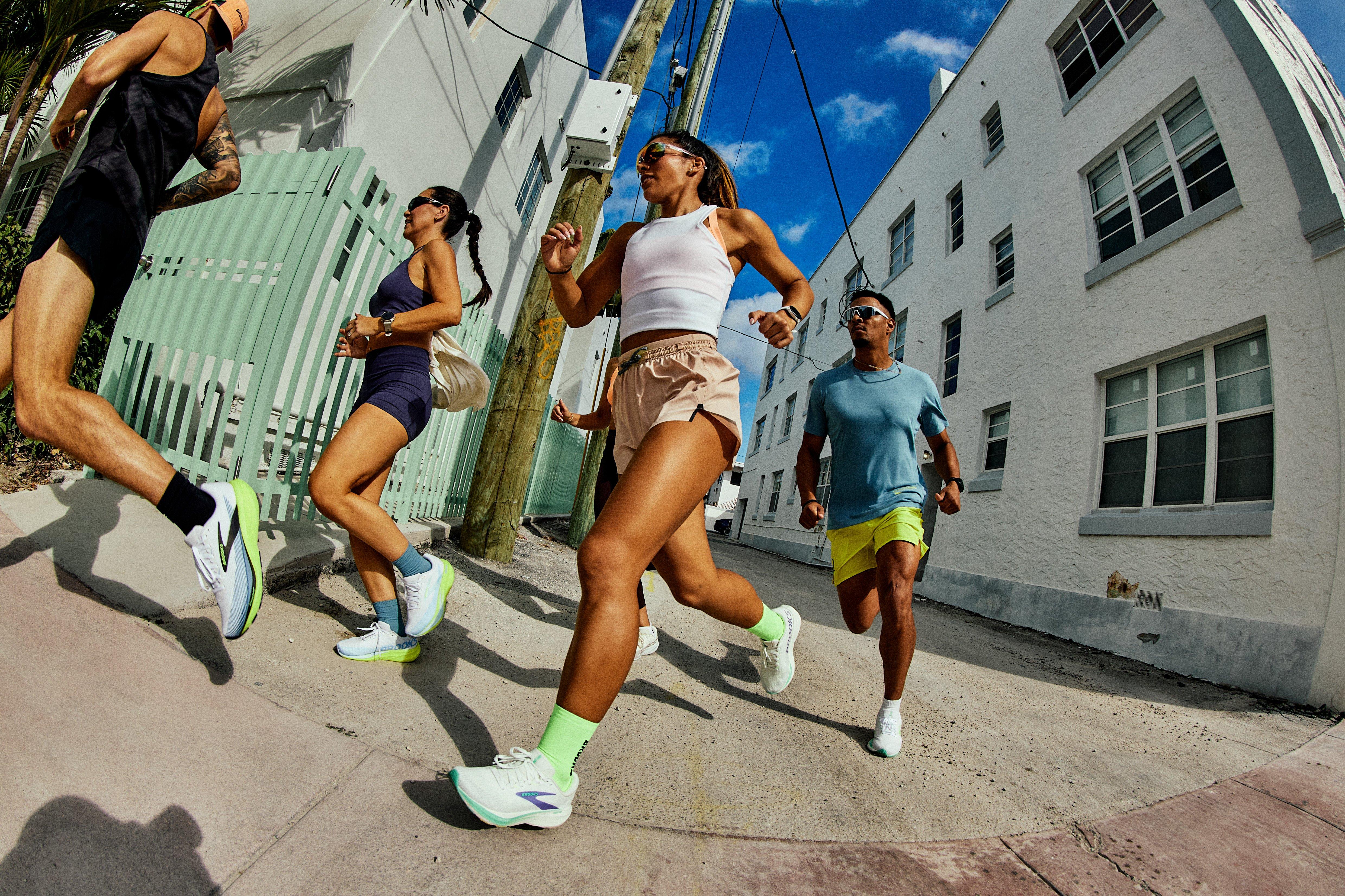 Brooks Laufschuhe, Bekleidung & mehr im Markenshop entdecken
