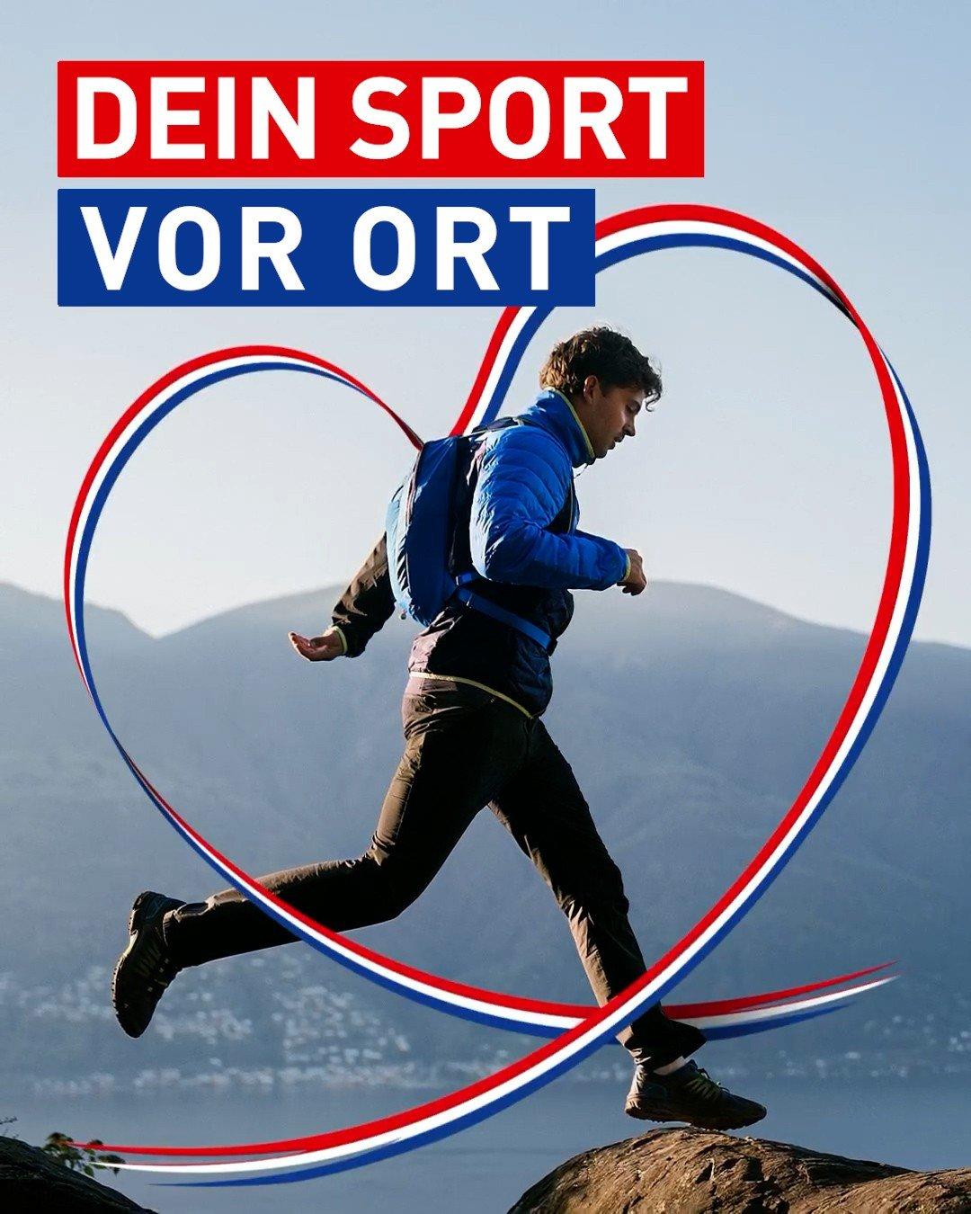 ein Wanderer mit Funktionskleidung und Rucksack