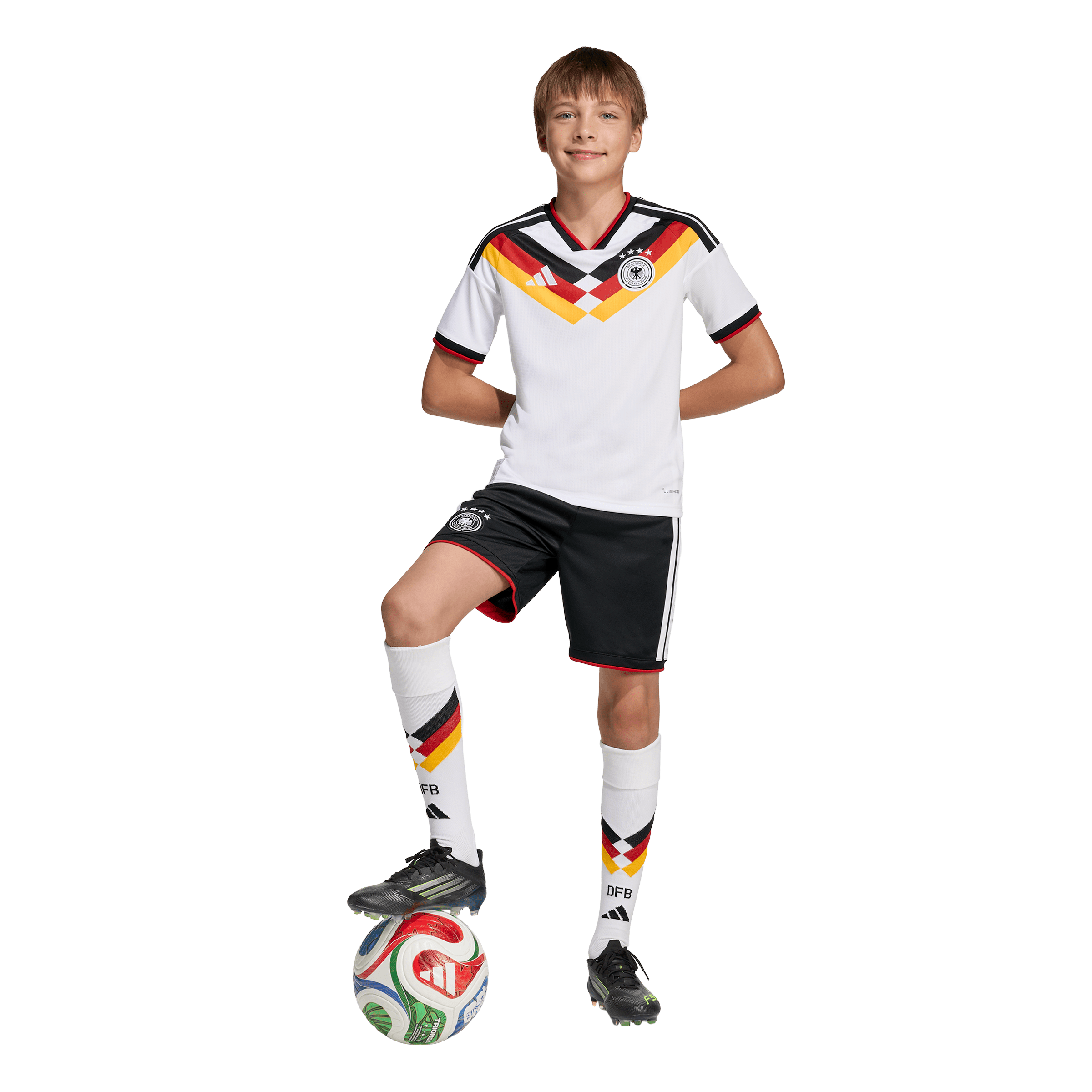 Junge in DFB Komplettoutfit