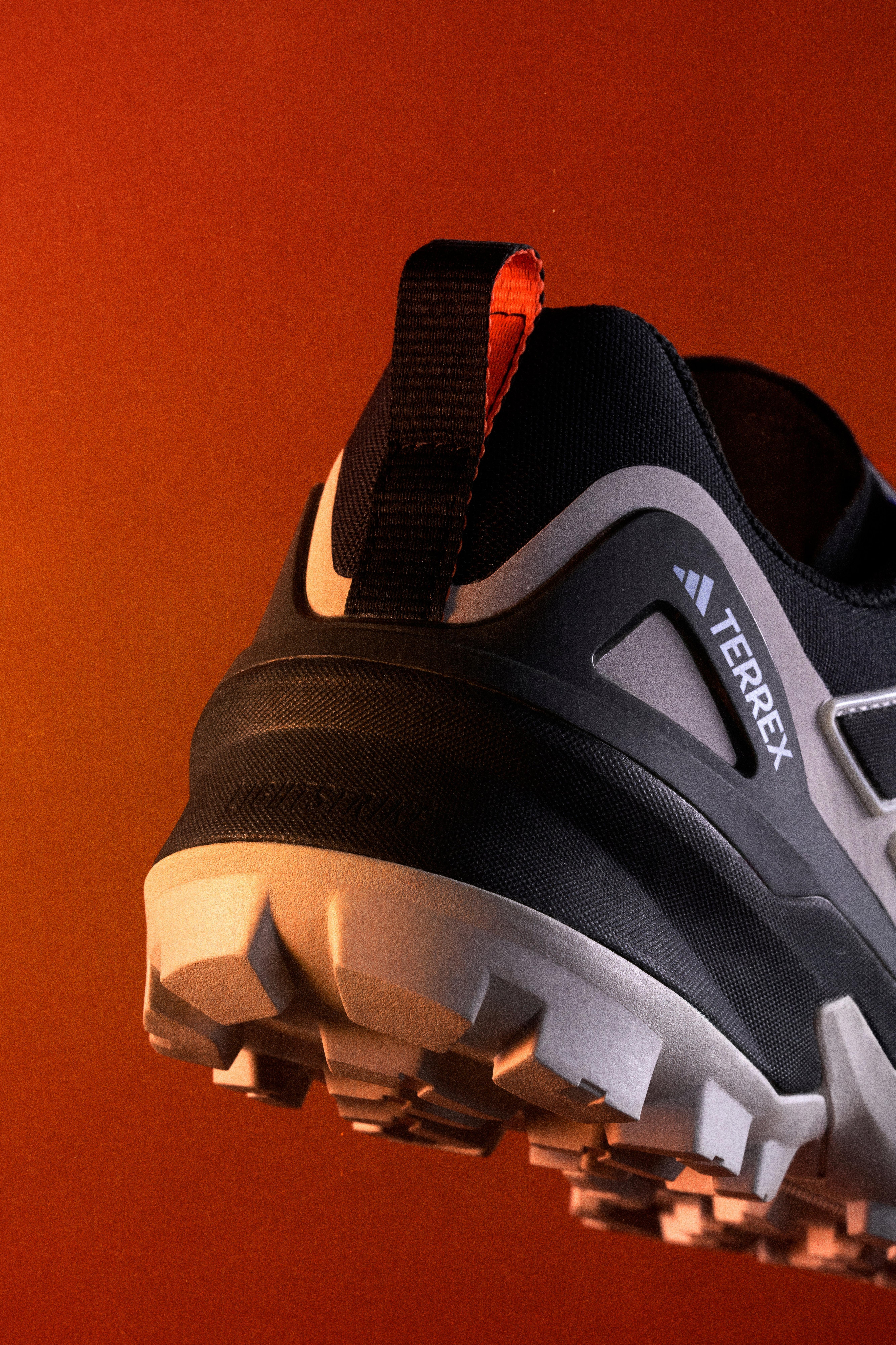 adidas Skychaser jetzt entdecken bei INTERSPORT!