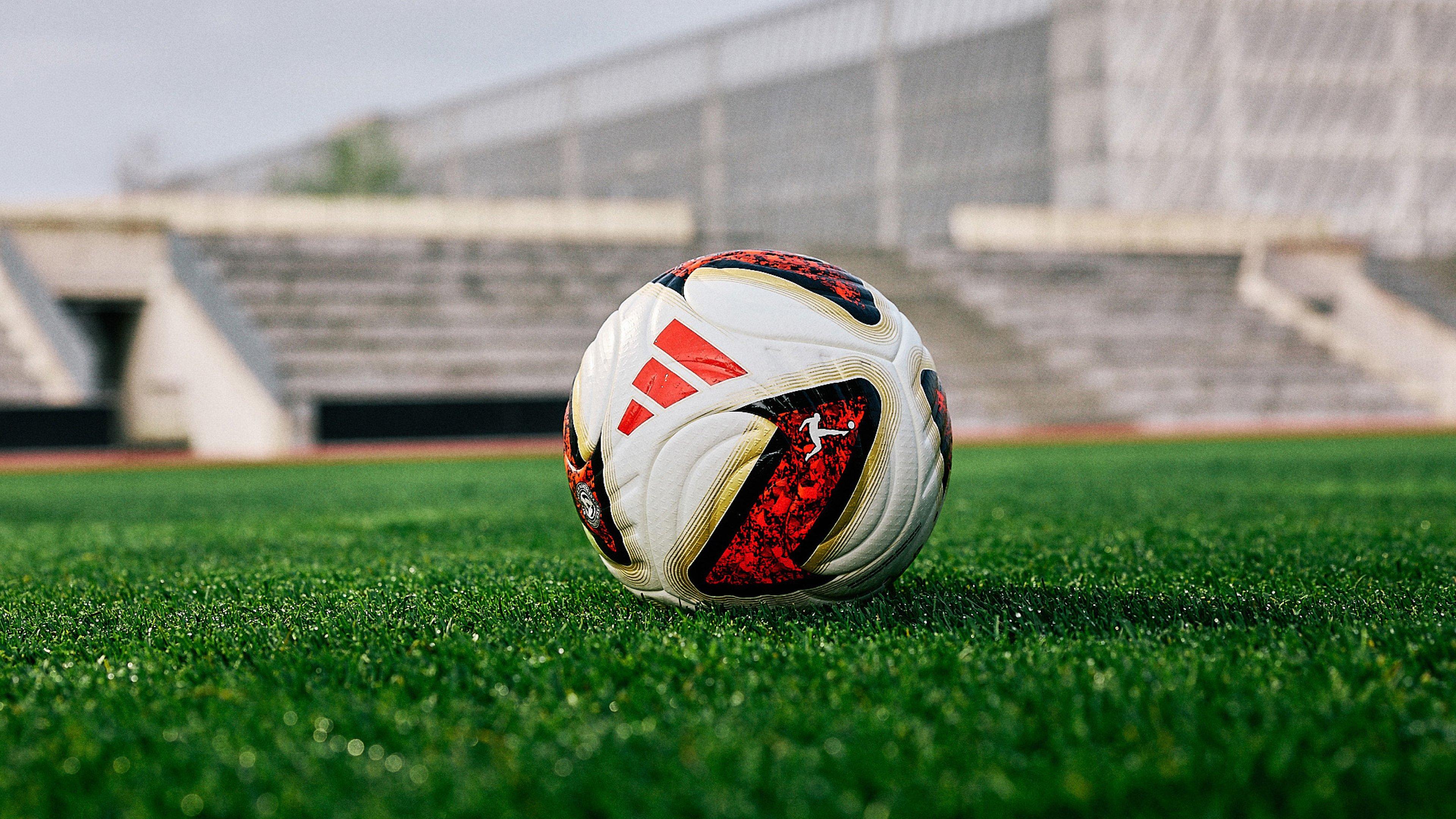 adidas Fussball Torfabrik