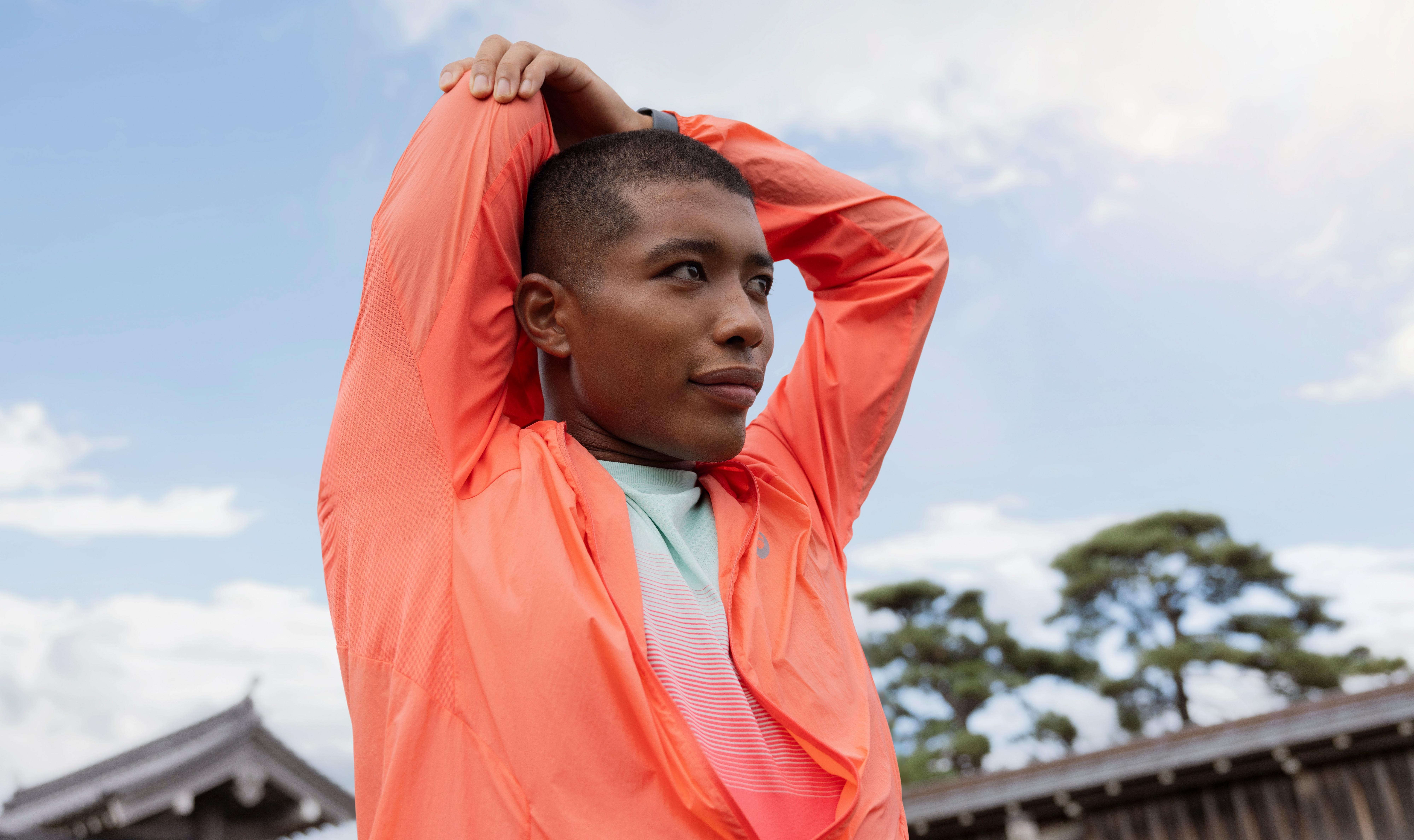 Asics Laufbekleidung jetzt entdecken bei INTERSPORT!