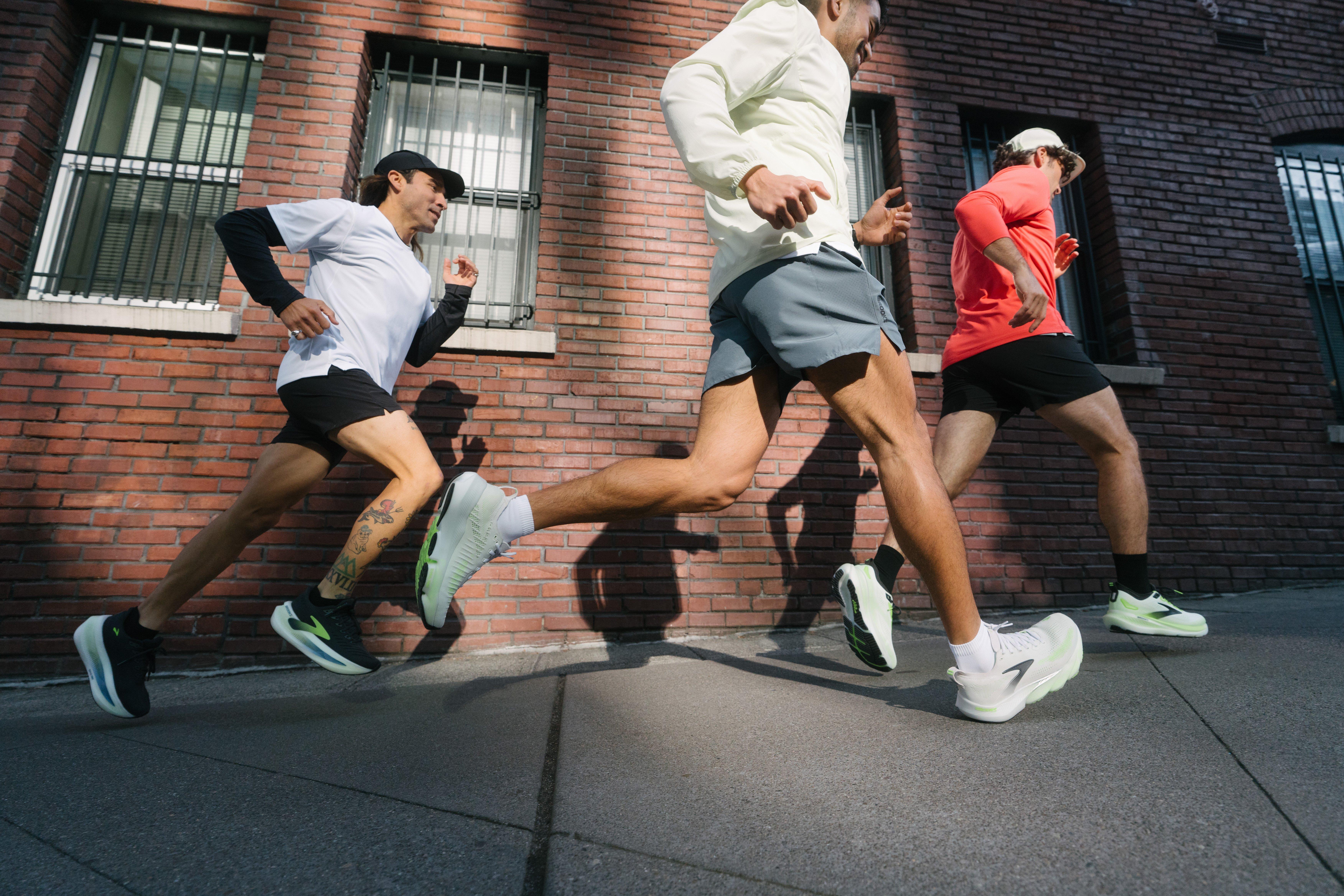 Brooks Laufschuhe, Bekleidung & mehr im Markenshop entdecken