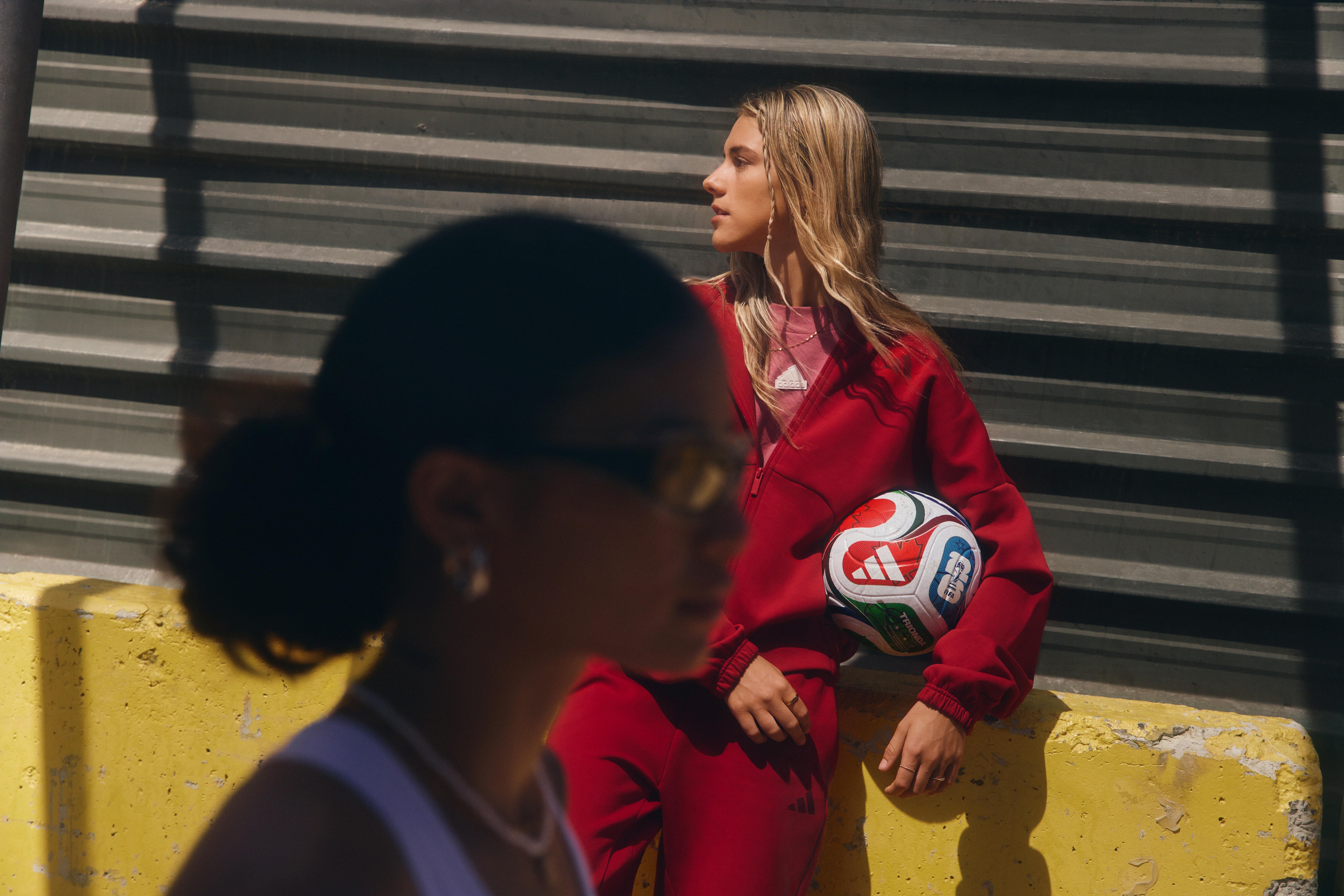 Sportstyle-Outfits und Schuhe von adidas bei INTERSPORT shoppen