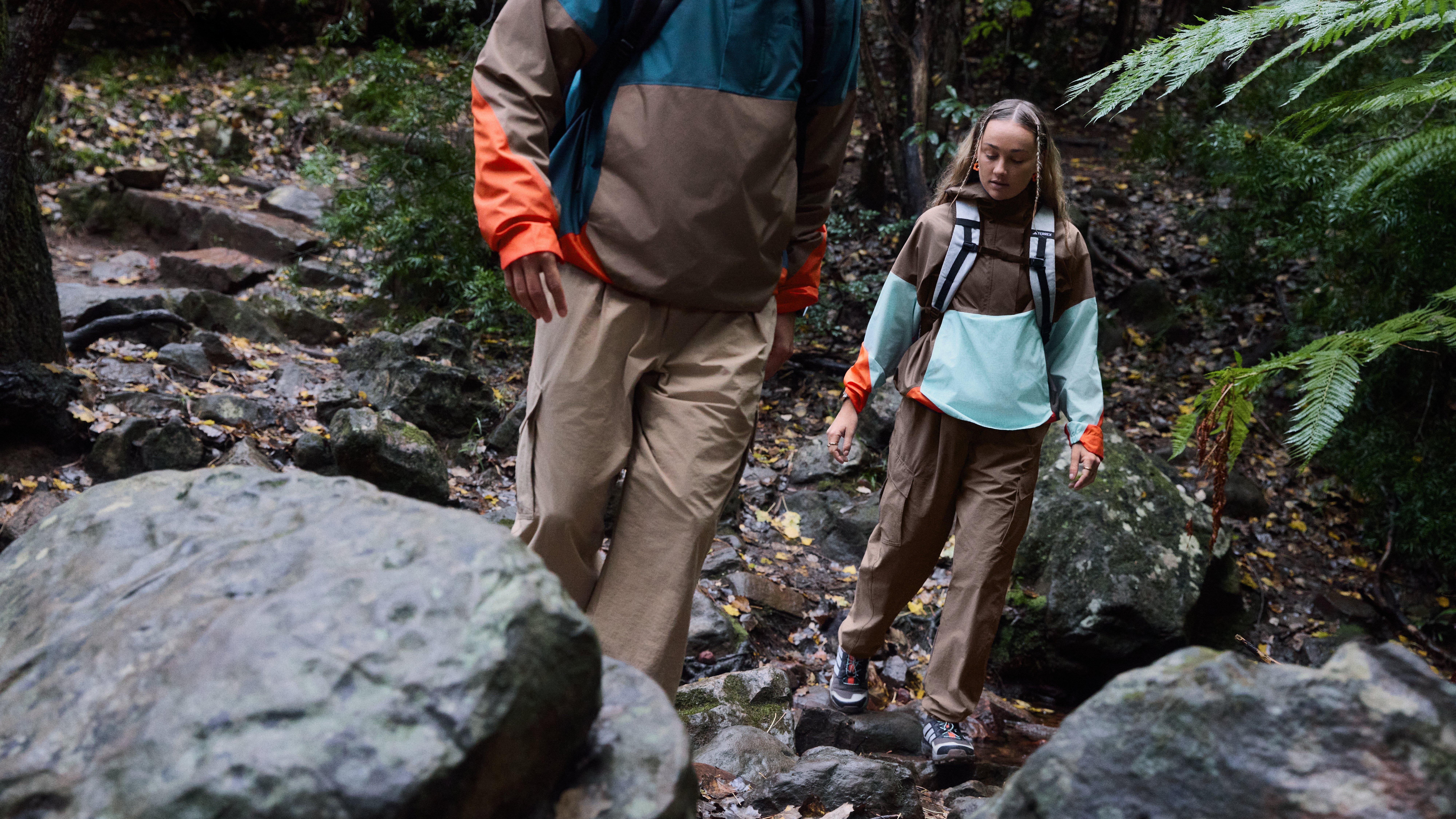 Outdoorbekleidung für Damen bei INTERSPORT shoppen