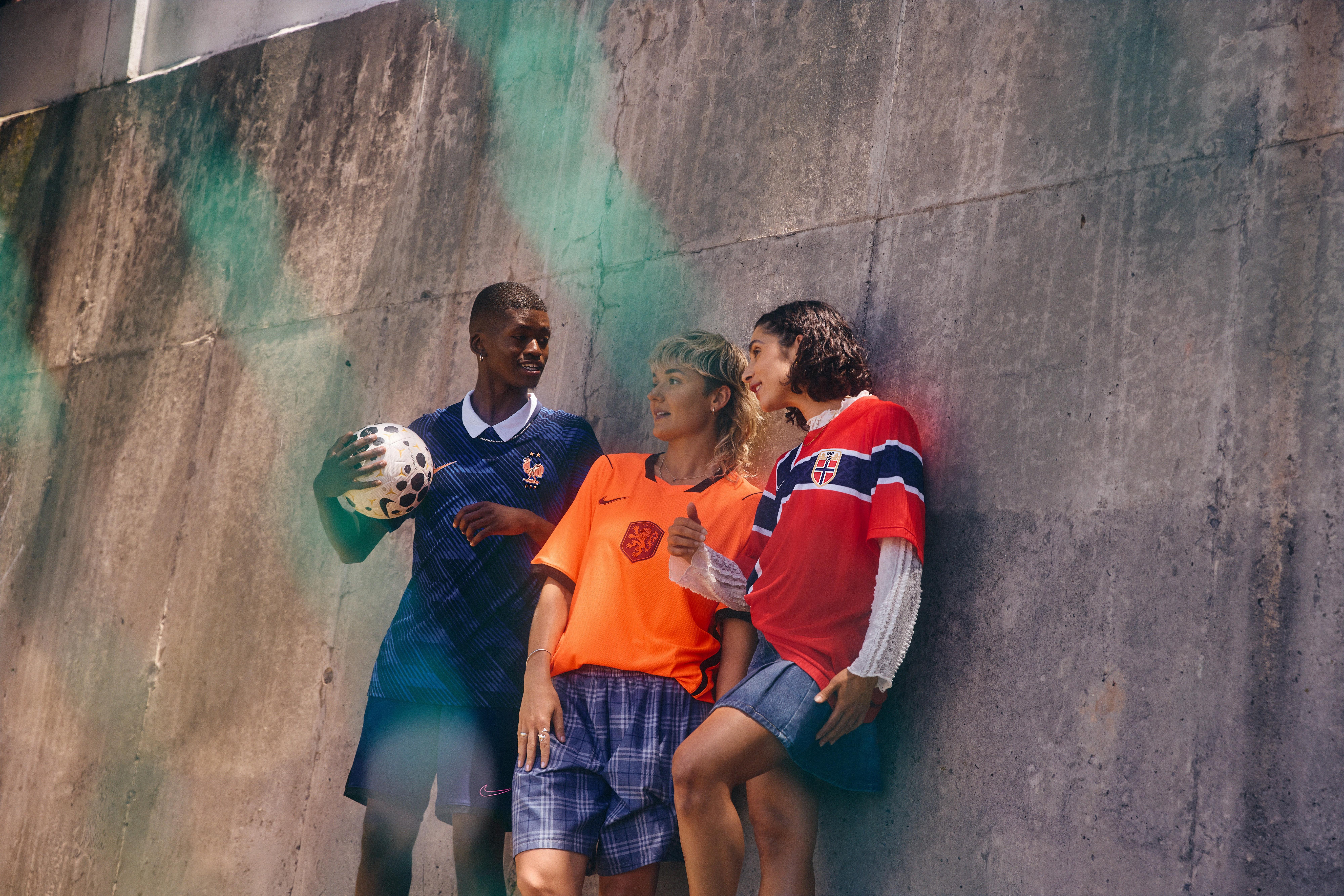 Fußballschuhe und -bekleidung bei INTERSPORT