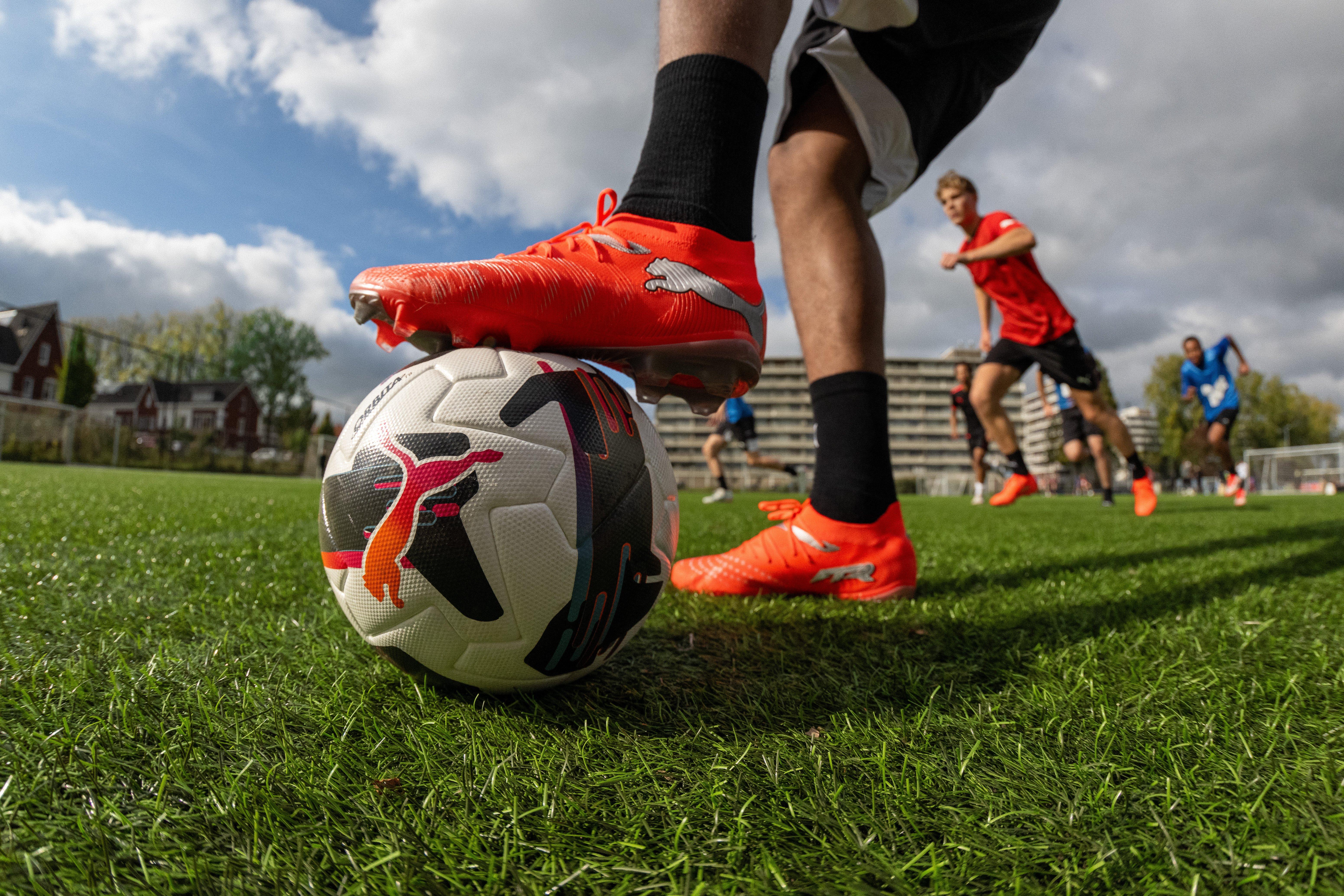 Shoppe Sportartikel zum Fussball bei INTERSPORT