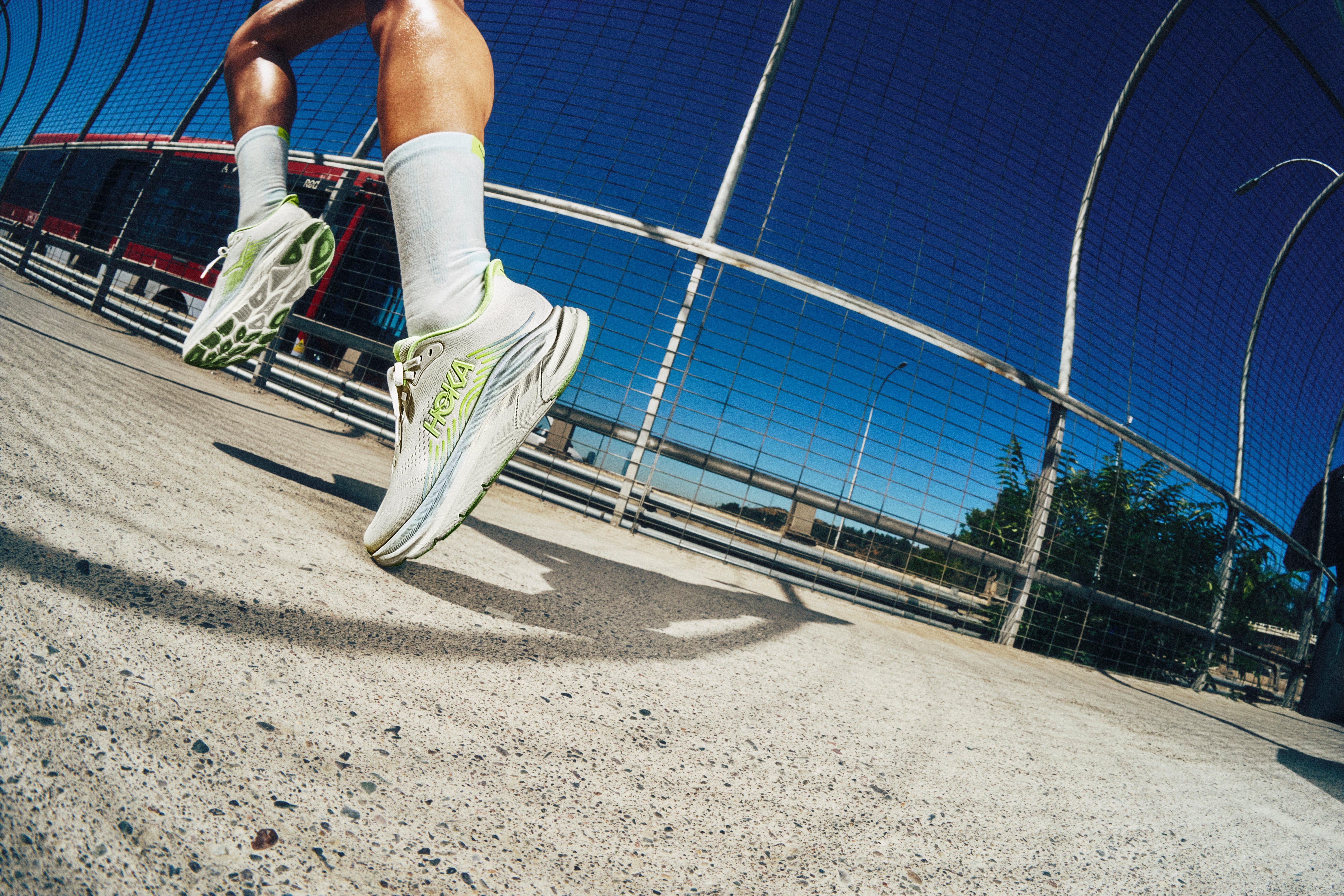 Hoka Running Laufschuhe bei INTERSPORT entdecken