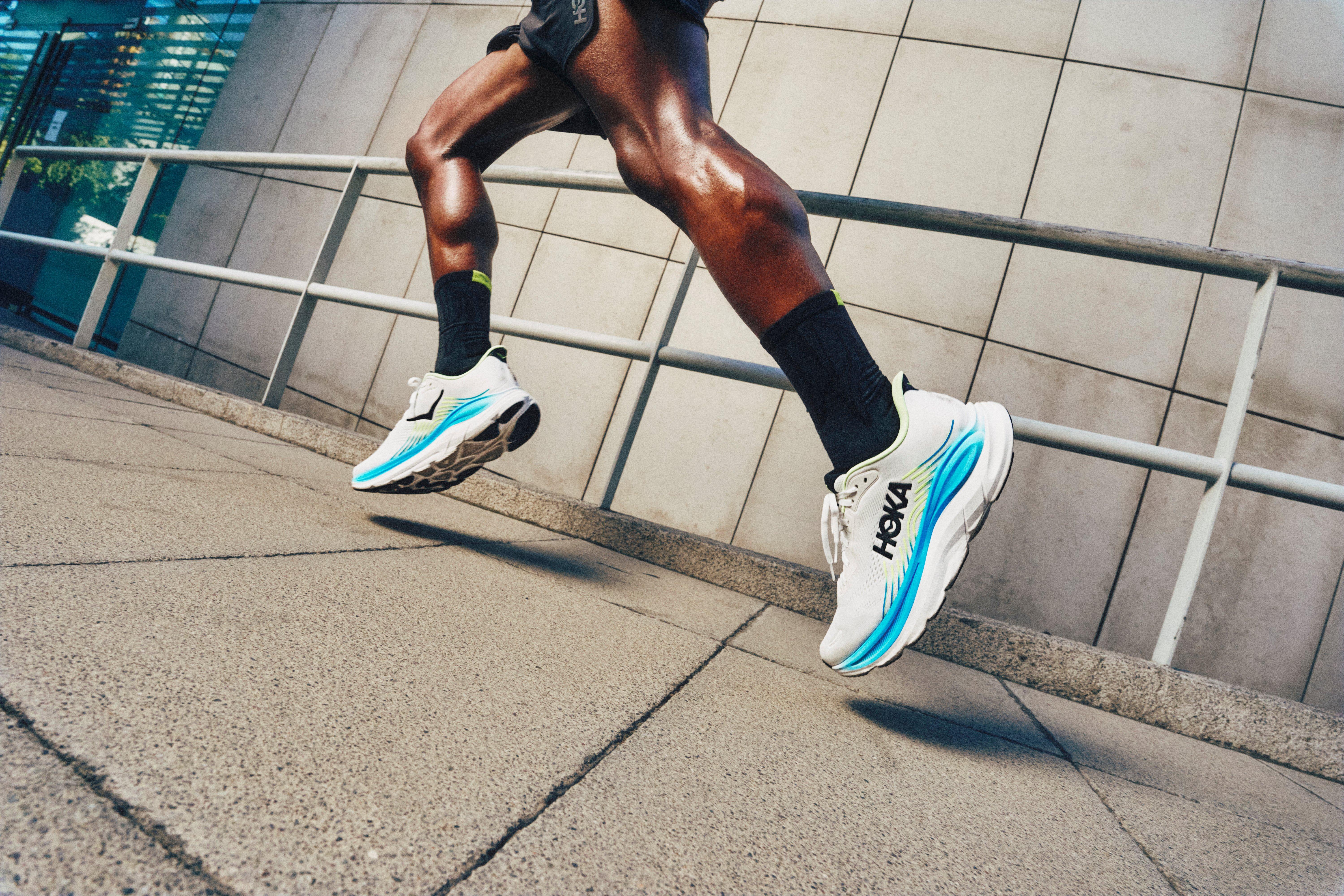 Hoka Laufschuhe bei INTERSPORT shoppen