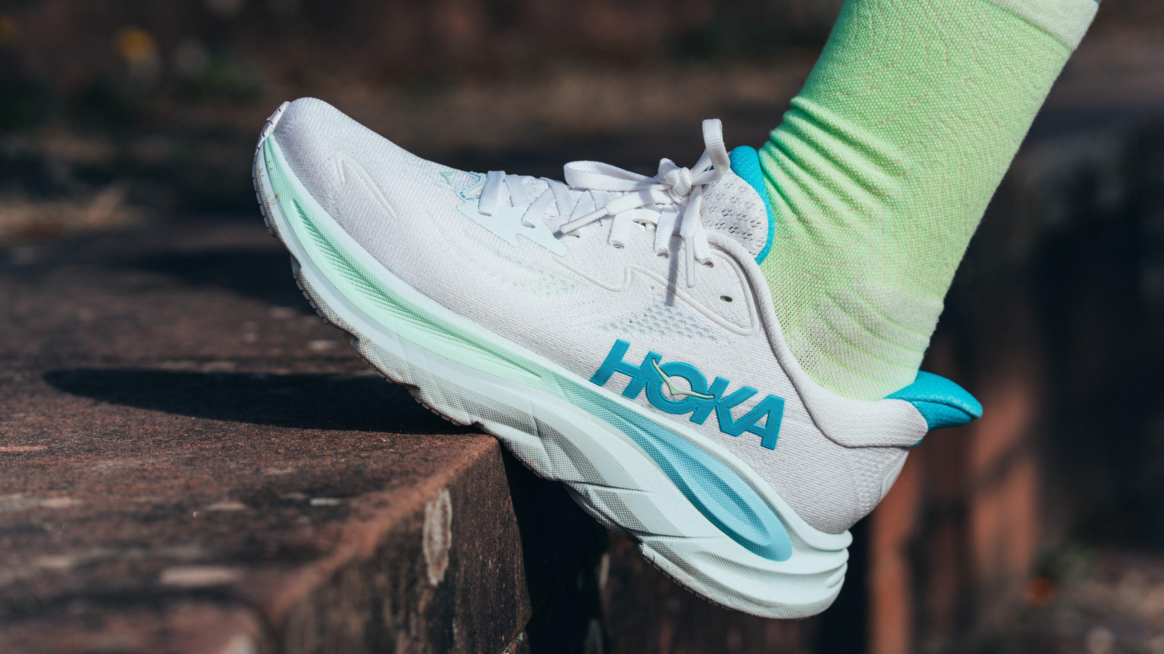 Hoka Laufschuhe bei INTERSPORT shoppen