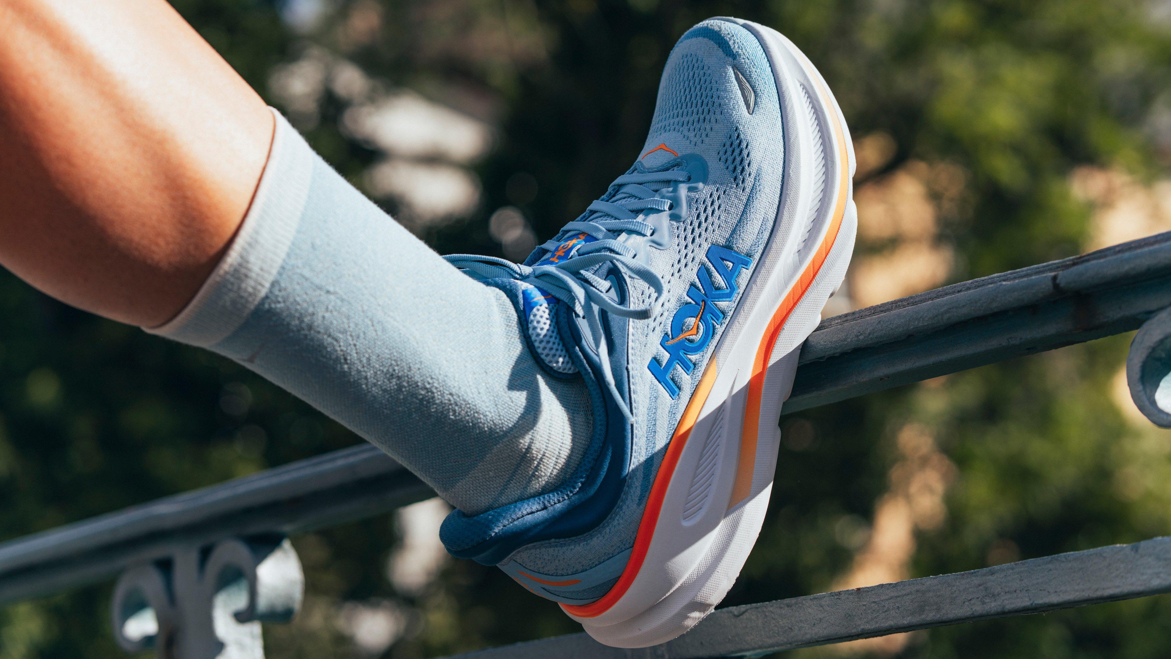 Hoka Laufschuhe bei INTERSPORT shoppen