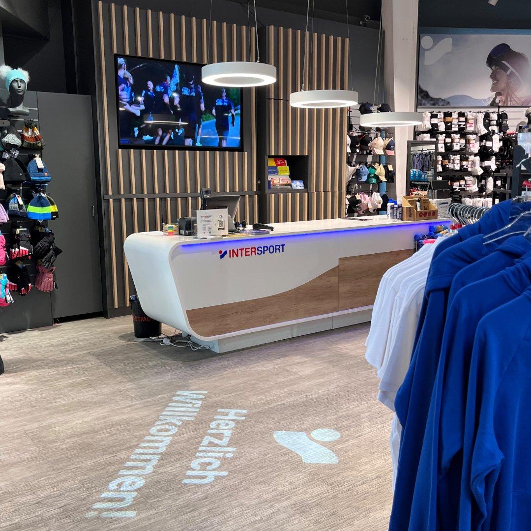 INTERSPORT Middendorf in Wermelskirchen: Kassenbereich.