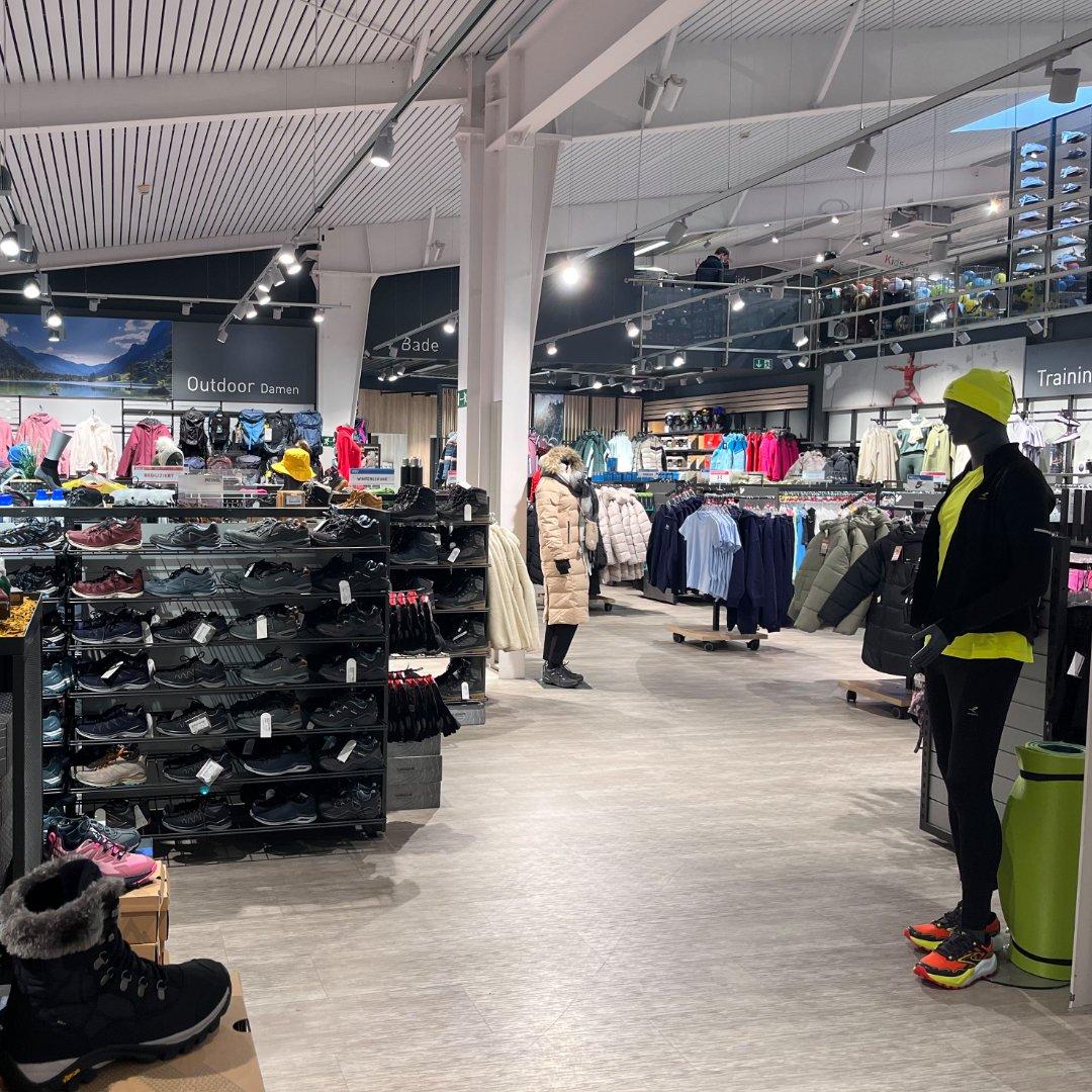 INTERSPORT Middendorf in Wermelskirchen: Outdoor und Training Damen.