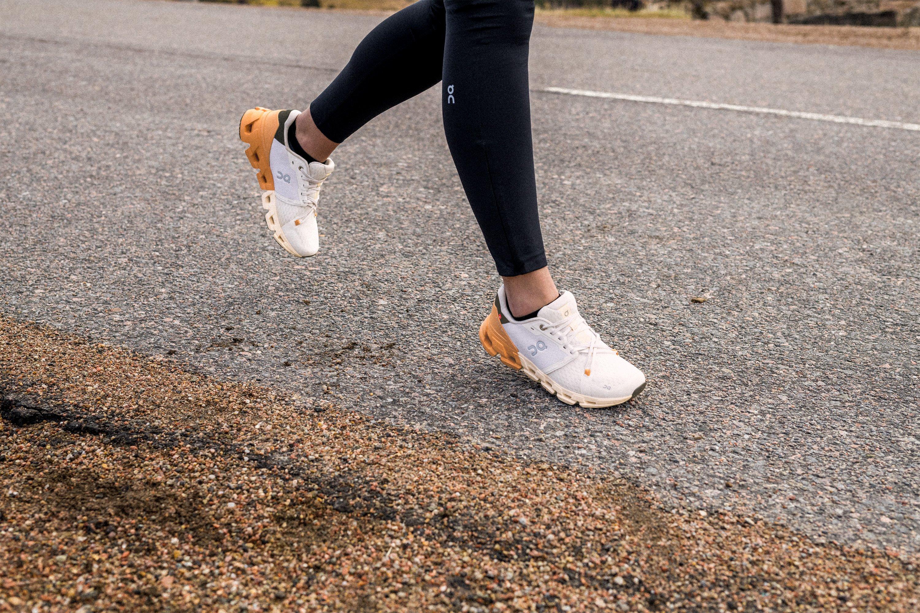 On Cloudflyer bei INTERSPORT entdecken