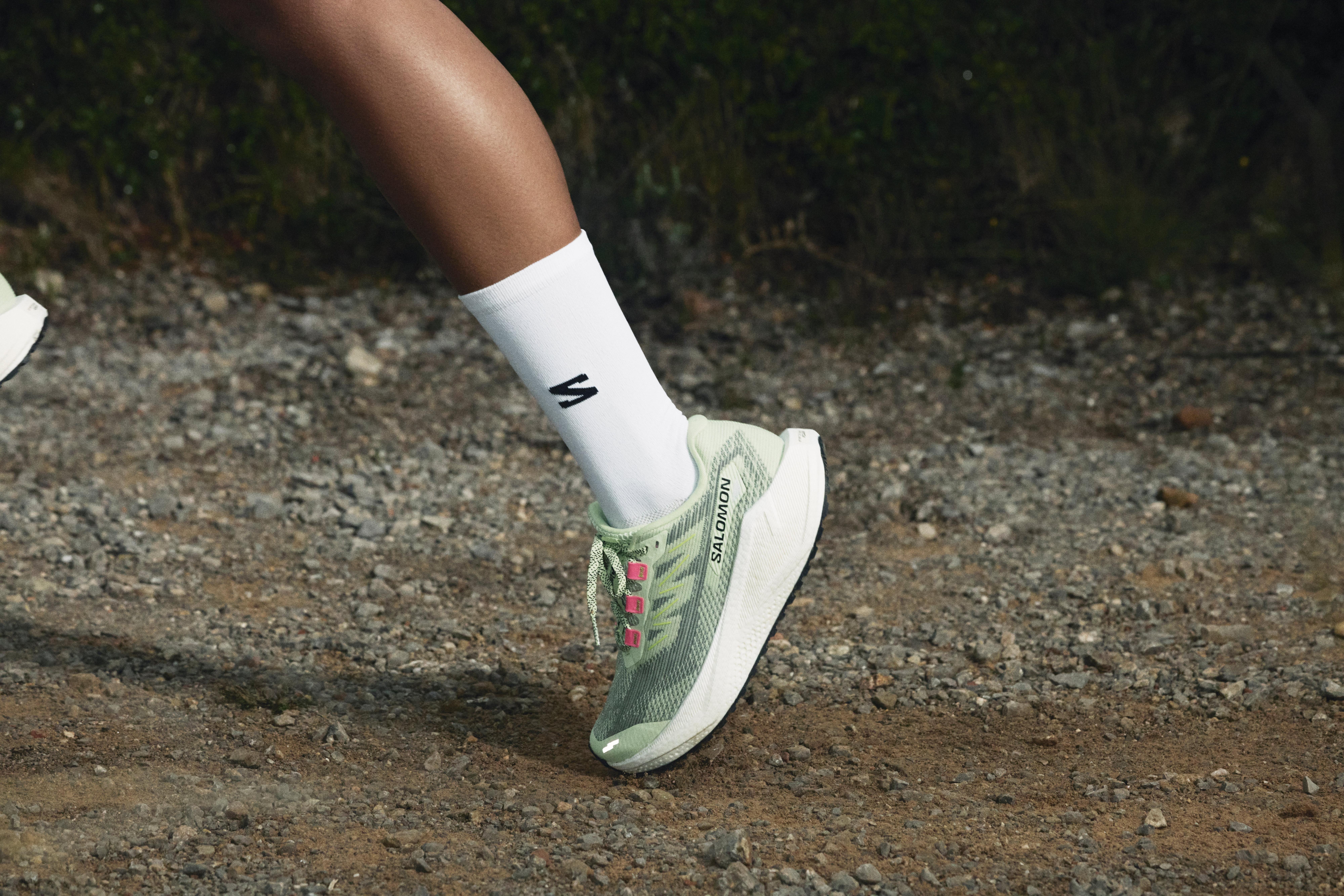 Salomon Aero Blaze Laufschuhe mit Komfort und Agilität