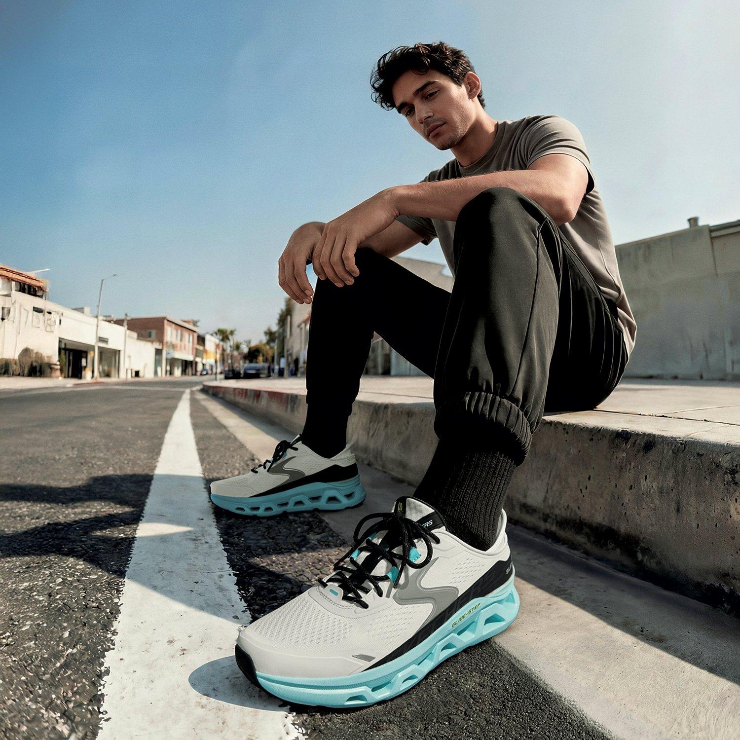 Entdecke Herrenschuhe von Skechers