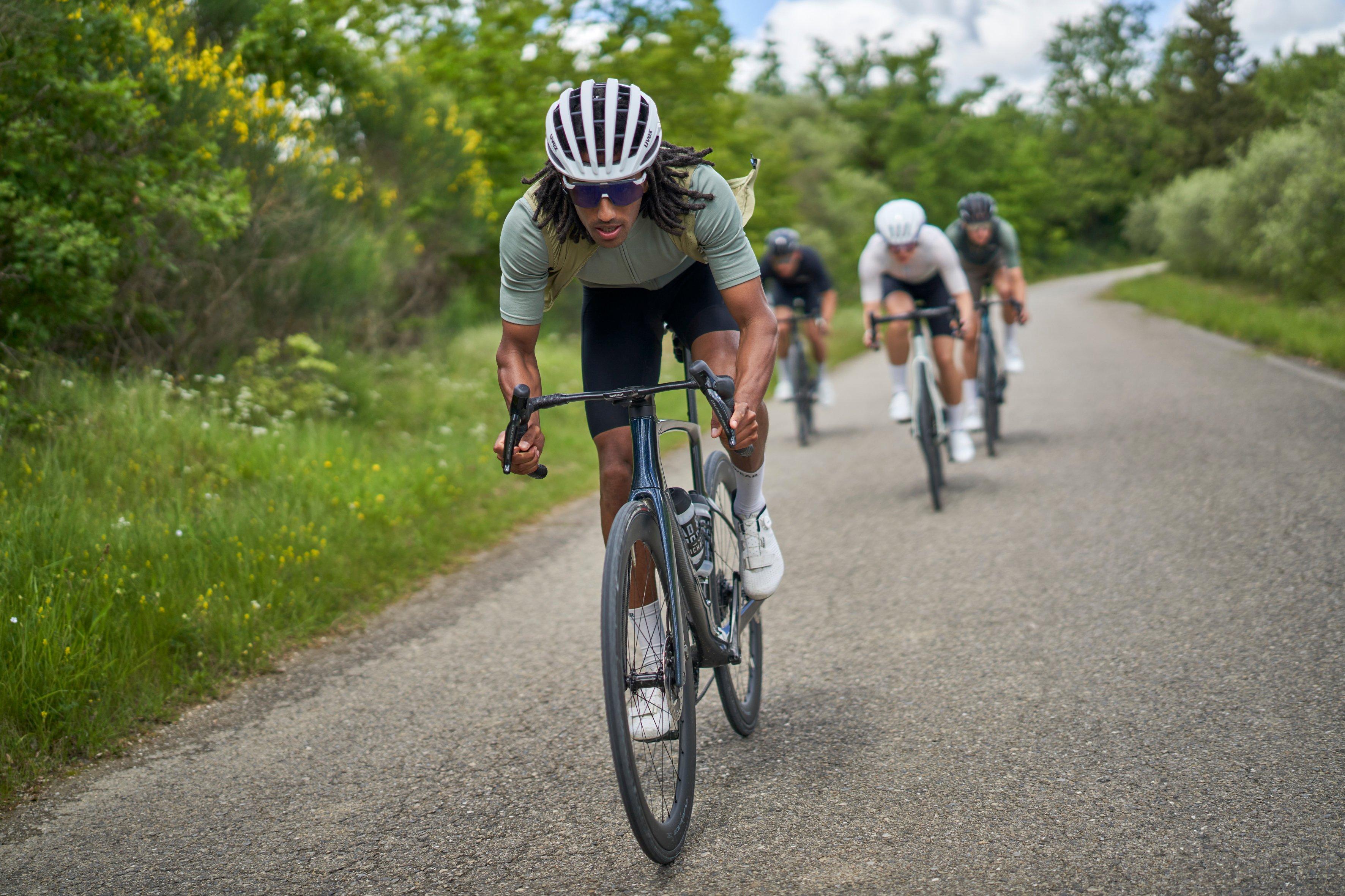 Uvex Fahrradhelme und -brillen bei INTERSPORT entdecken!