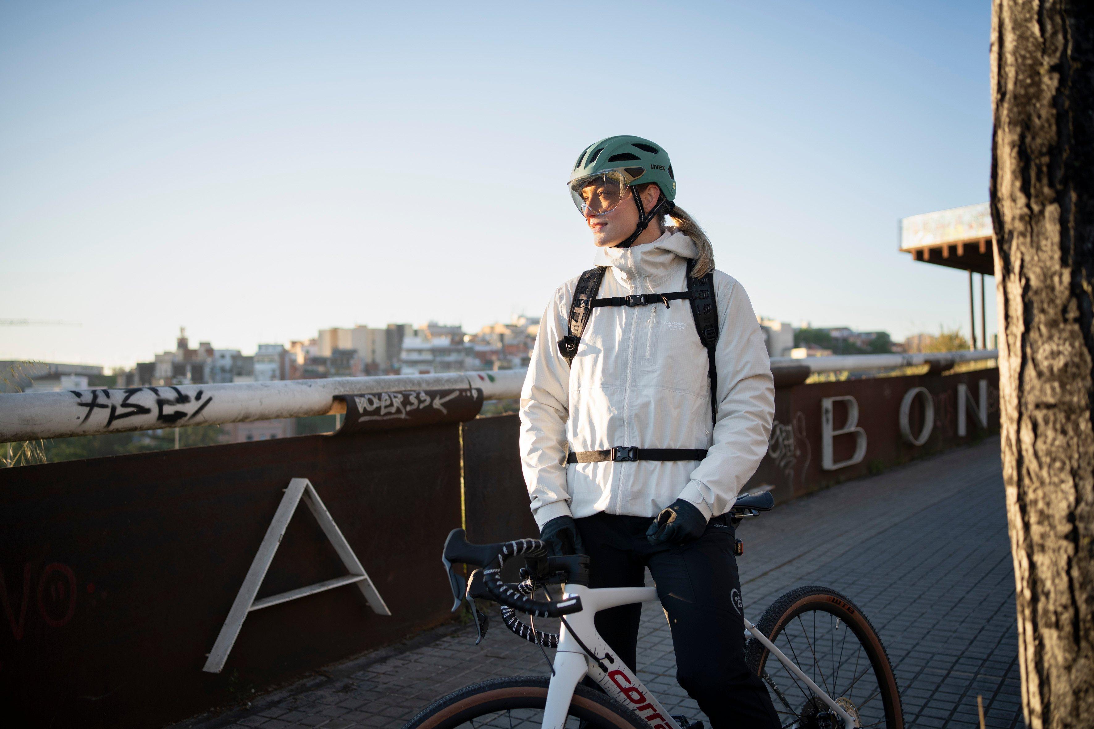 Uvex Fahrradhelme und -brillen bei INTERSPORT!