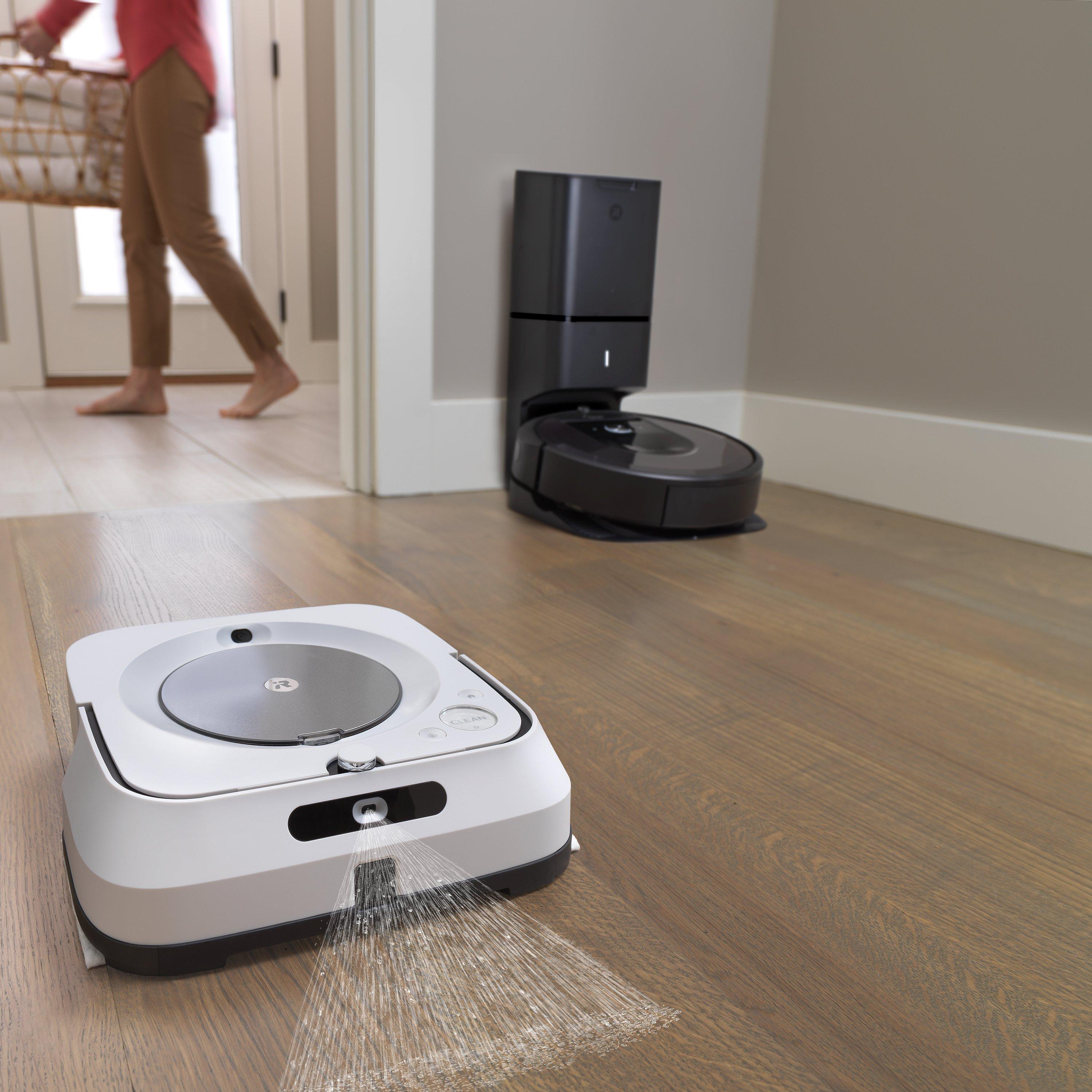 iRobot Roomba i7 Plus (7550), MSRP $899; INCLUDES extra sweeper & Disposal  Bags