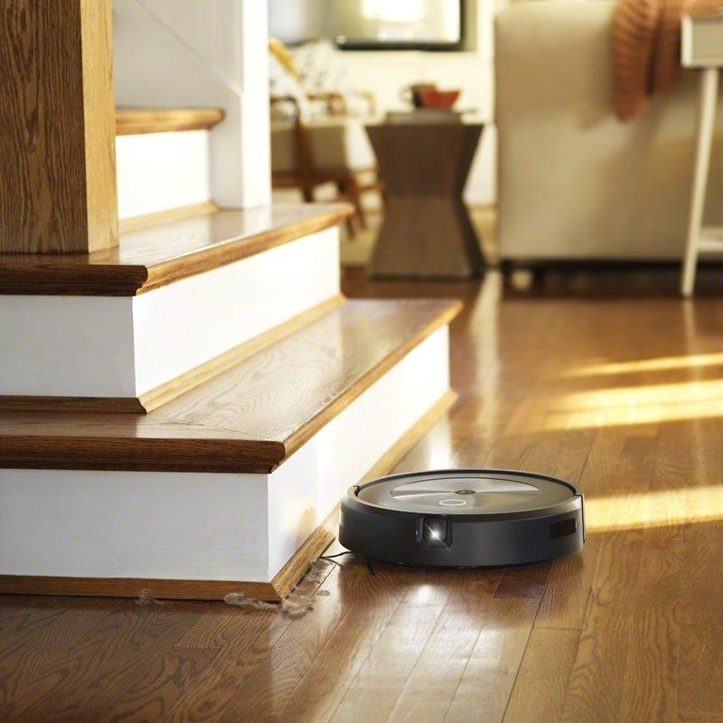 Roomba j7, nuestro robot aspirador más inteligente, capaz de tomar  decisiones por sí solo