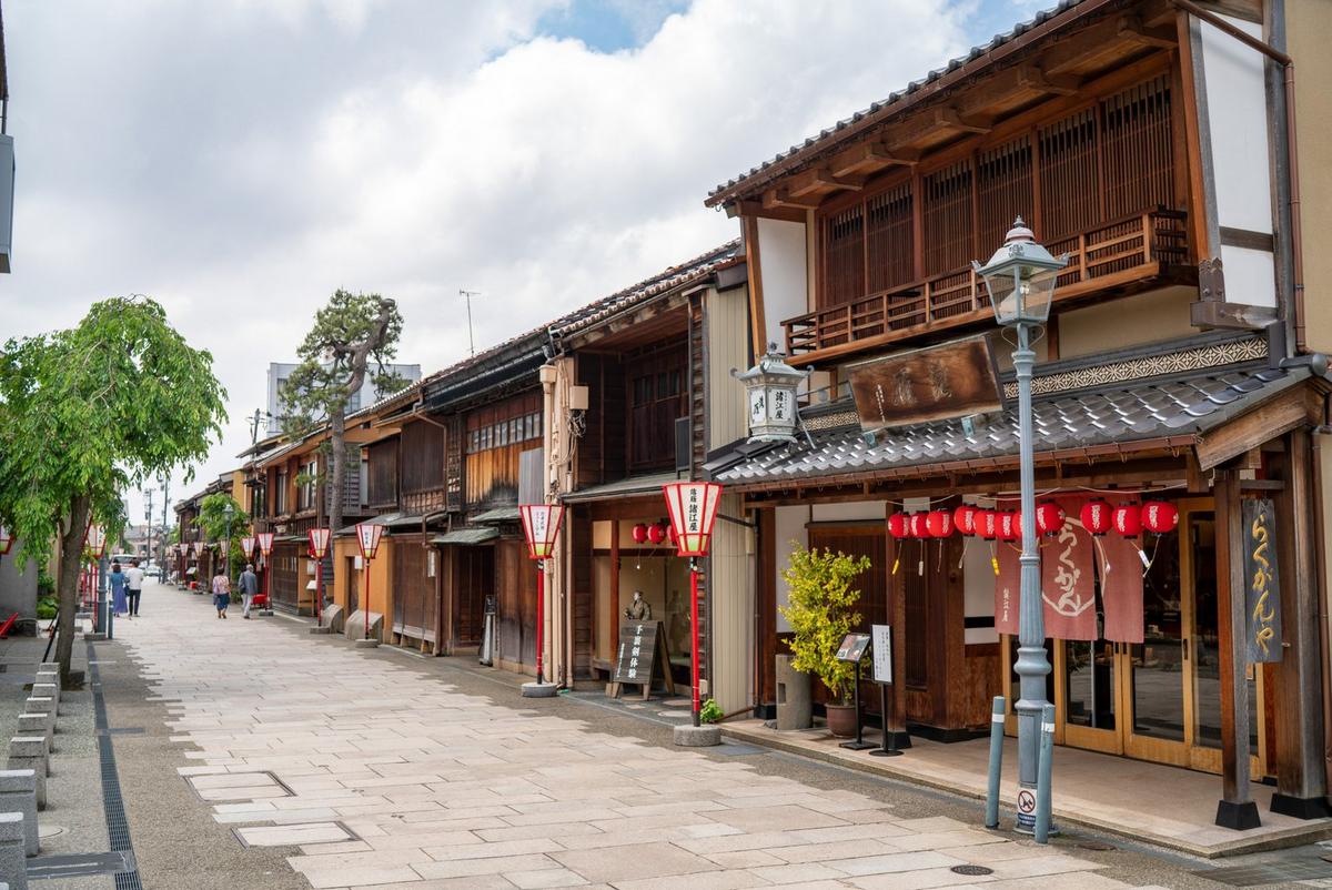 a street lined with shops and restaurants in Ishikawa