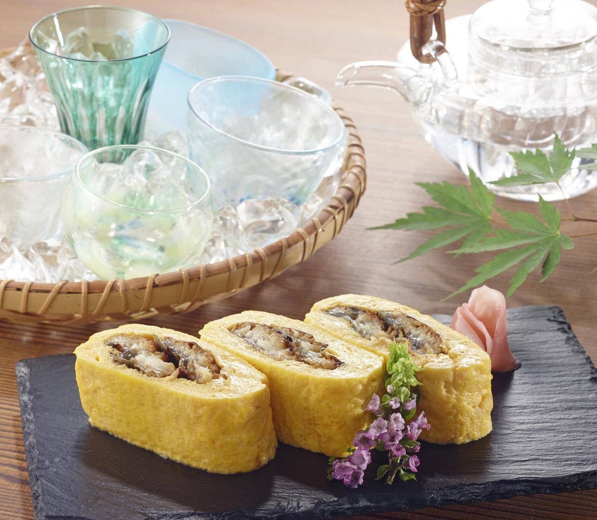 umaki eel filled rolled omelette