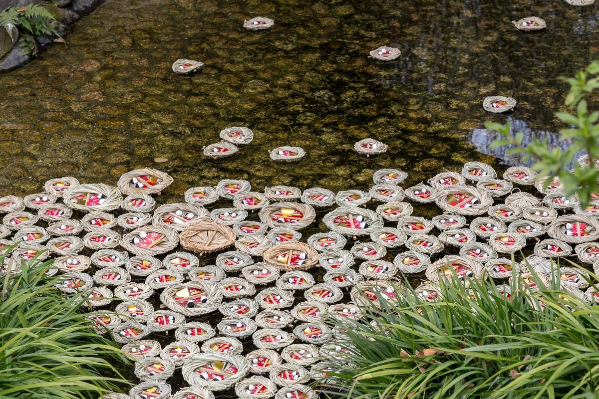 Nagashi-bina (流し雛, doll floating) ceremony