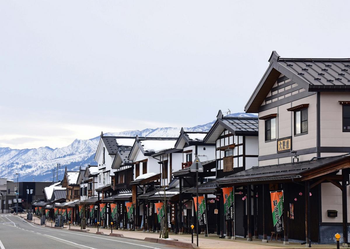 Niigata has a variety of sake breweries to tour, including the Imayotsukasa Brewery (今代司), one of the only junmai sake breweries left in Japan, or Kikizake Bansho (利き酒番所) for a standing drinking tour of a plethora of sake.