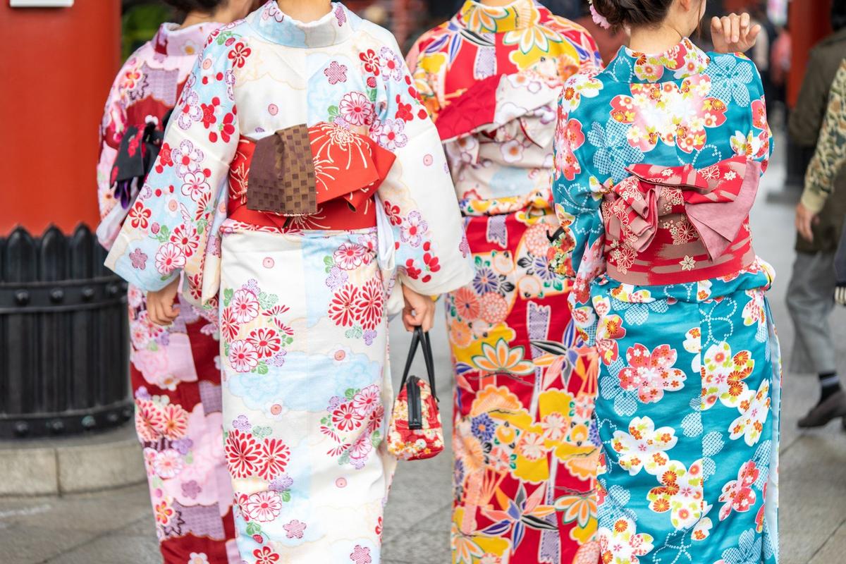 Kimonos Come With Many Accessories and Types