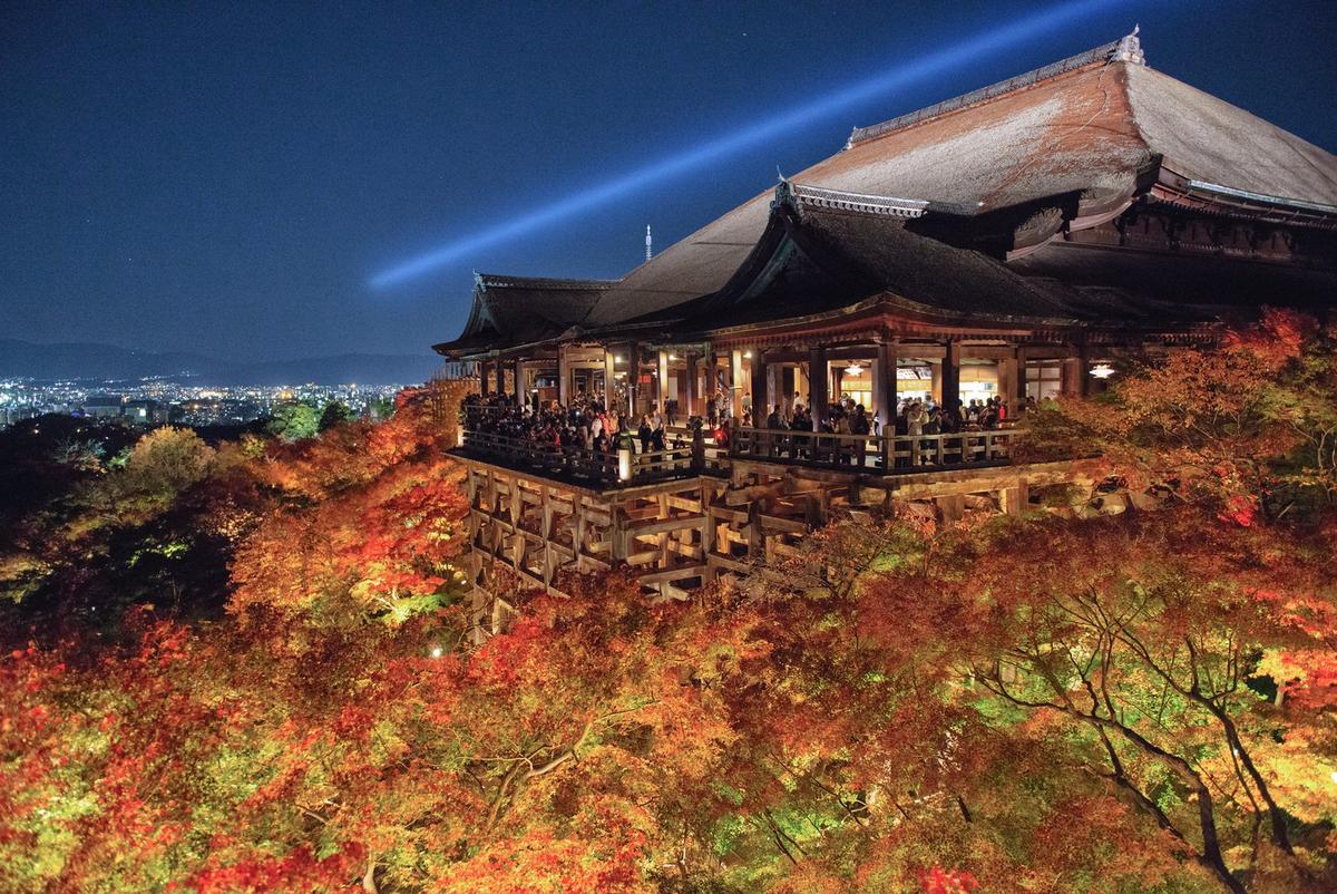 Kiyomizudera at night