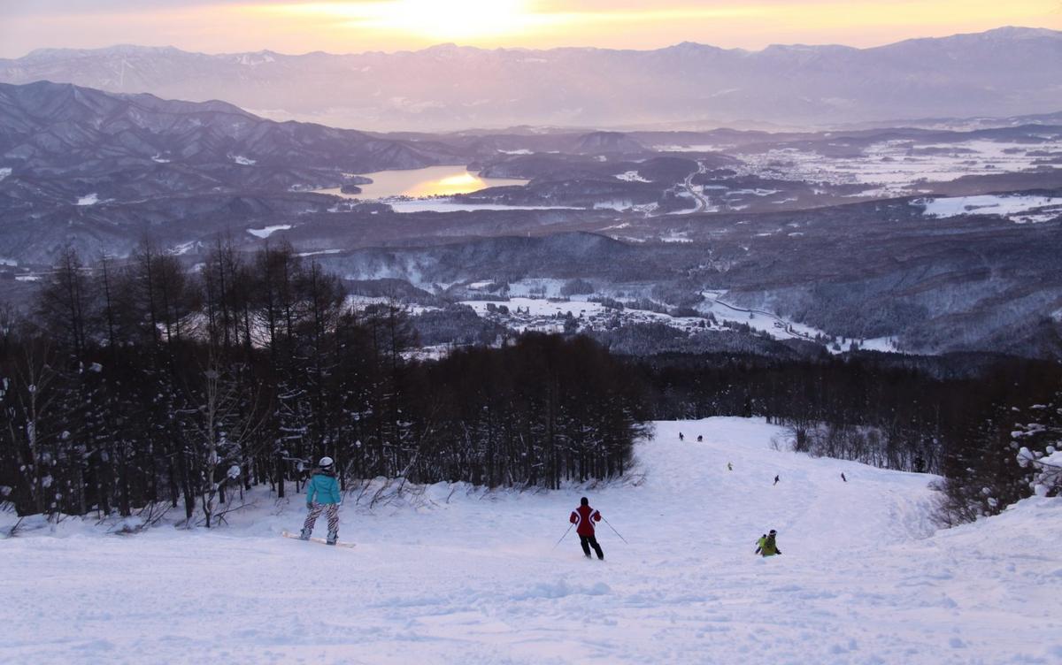 People skiing in Myoko Suginohara ski resort in Japan