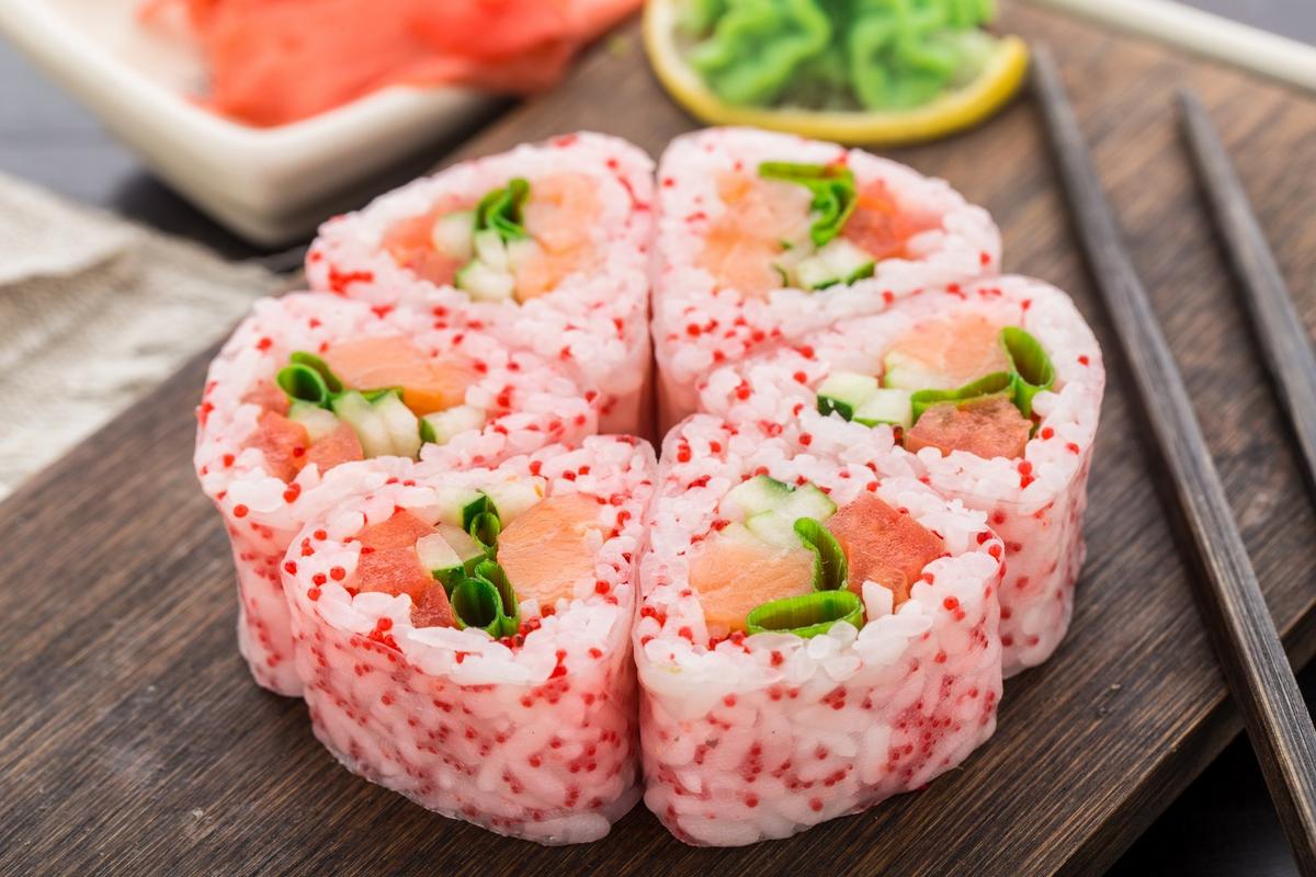 Flower shaped sushi roll