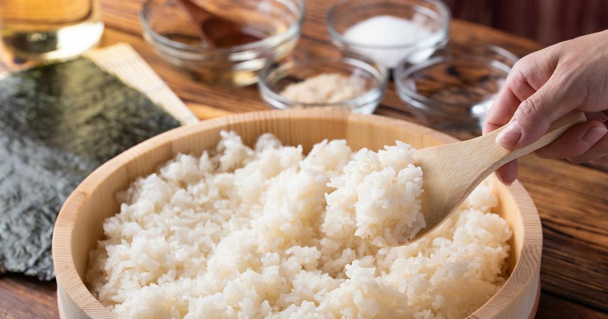 https://cdn.media.amplience.net/i/japancentre/recipes-15-how-to-make-japanese-rice-and-sushi-rice/How-to-make-Japanese-rice-and-sushi-rice?$poi$&w=1200&h=630&sm=c&fmt=auto