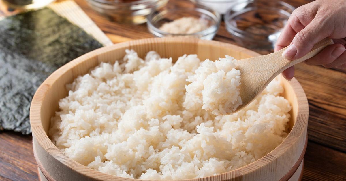 https://cdn.media.amplience.net/i/japancentre/recipes-15-how-to-make-japanese-rice-and-sushi-rice/How-to-make-Japanese-rice-and-sushi-rice?$poi$&w=1200&h=630&sm=c&fmt=auto