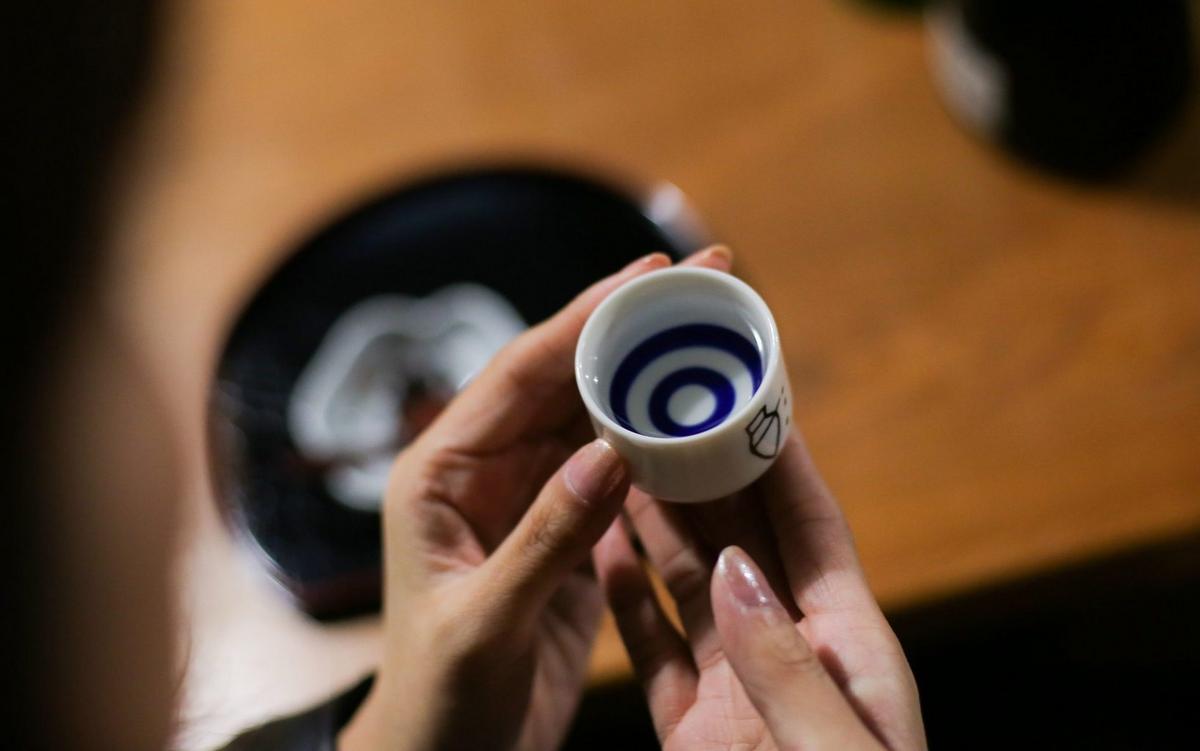 Tasting local sake at rakushian