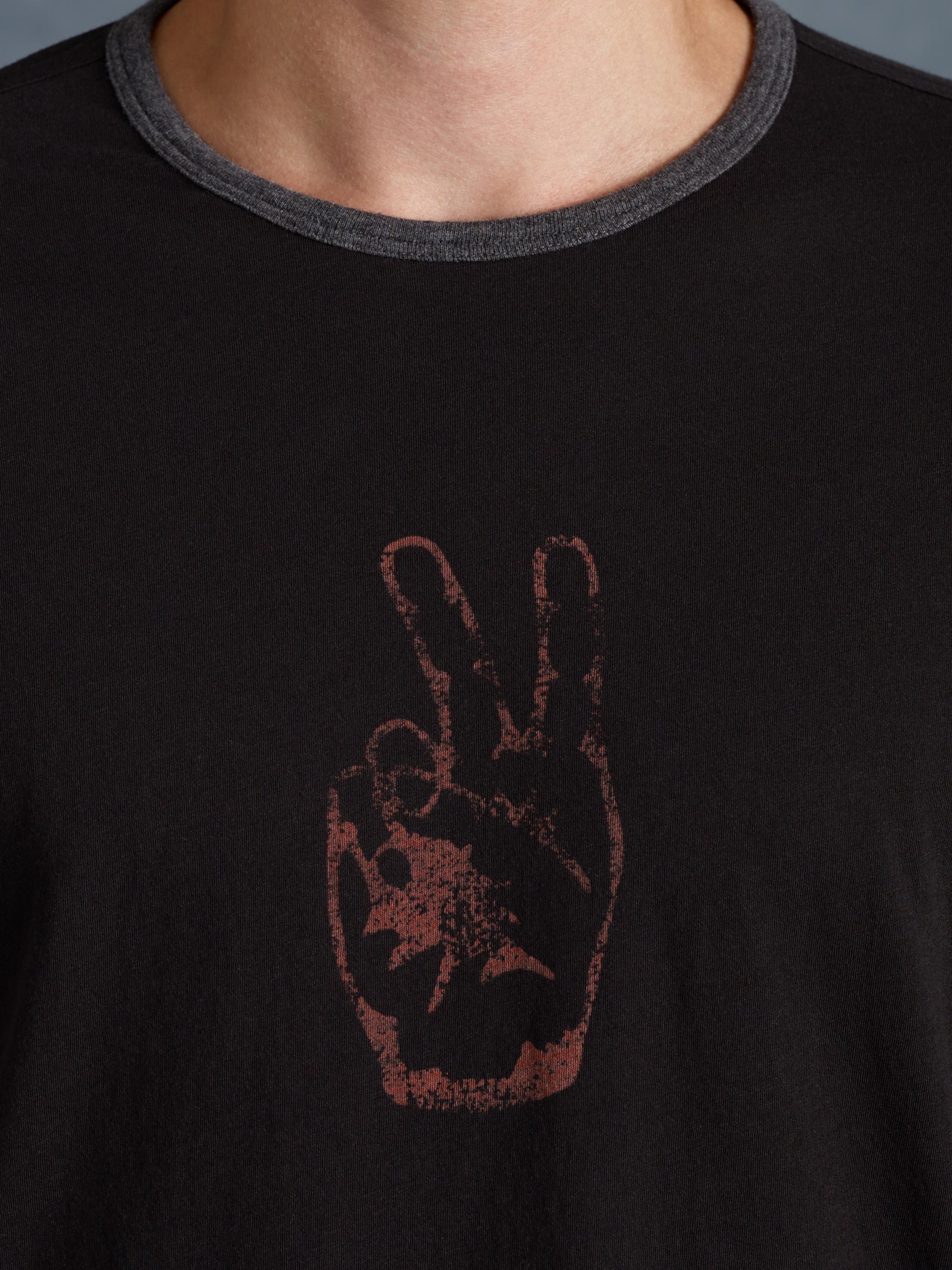 HAND PEACE SIGN GRAPHIC TEE image number 3