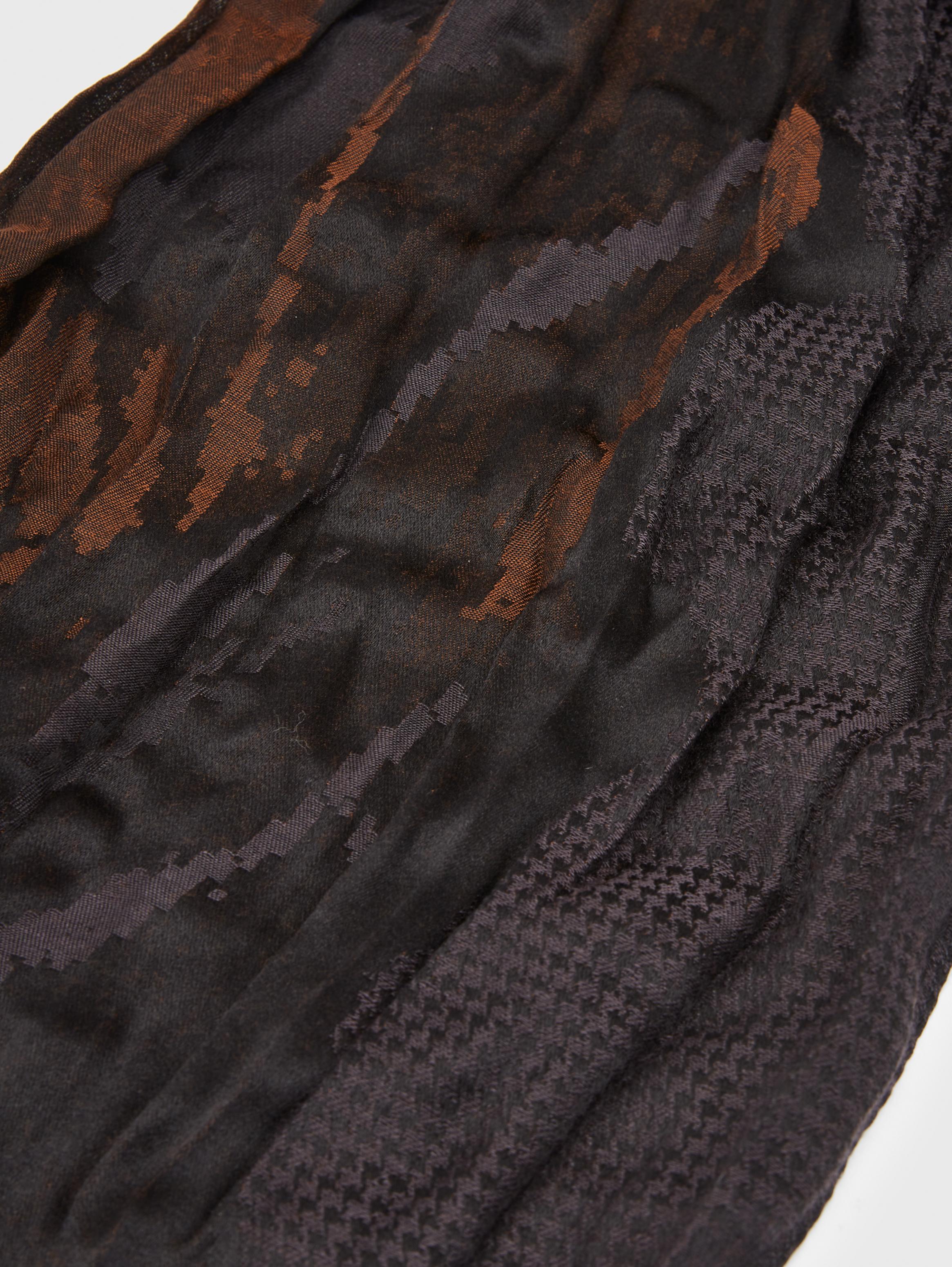 BROKEN HOUNDSTOOTH JACQUARD SCARF image number 2