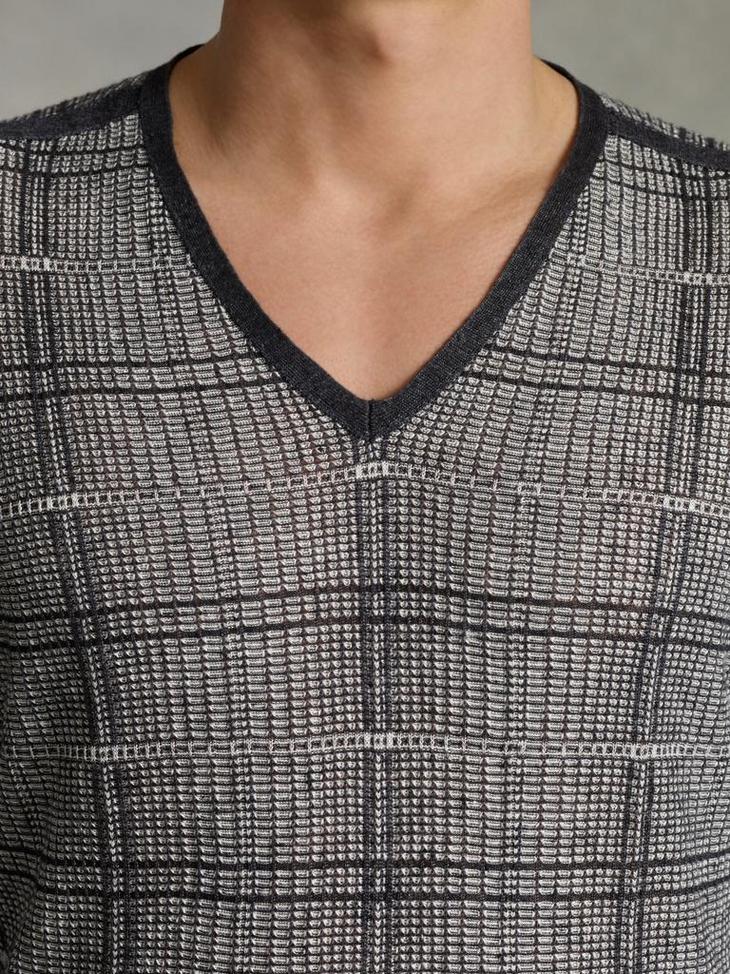 Patterned V-Neck Sweater image number 3