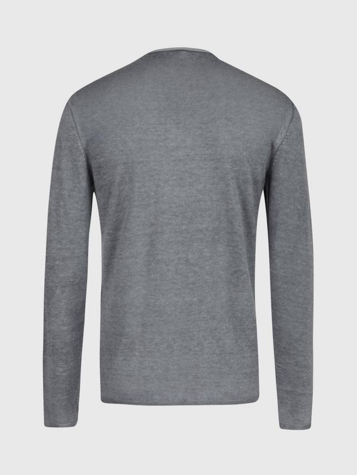 LONG SLEEVE V-NECK WITH REVERSE PRINT image number 4