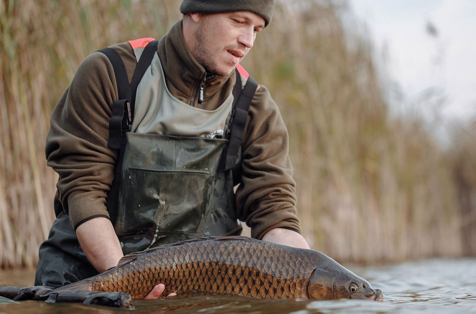 Angling Advice: What To Wear When Carp Fishing