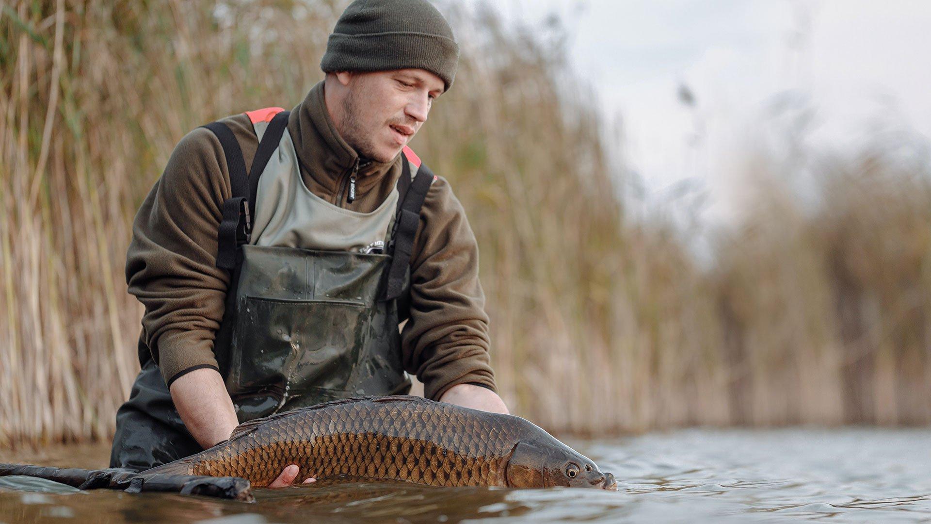 Angling Advice: What To Wear When Carp Fishing