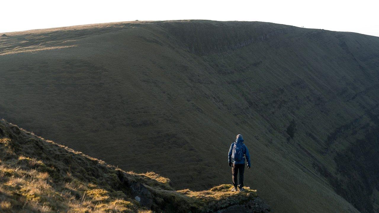 Chris Knight wearing the Lowe Alpine AirZone Active 22 during a test hike