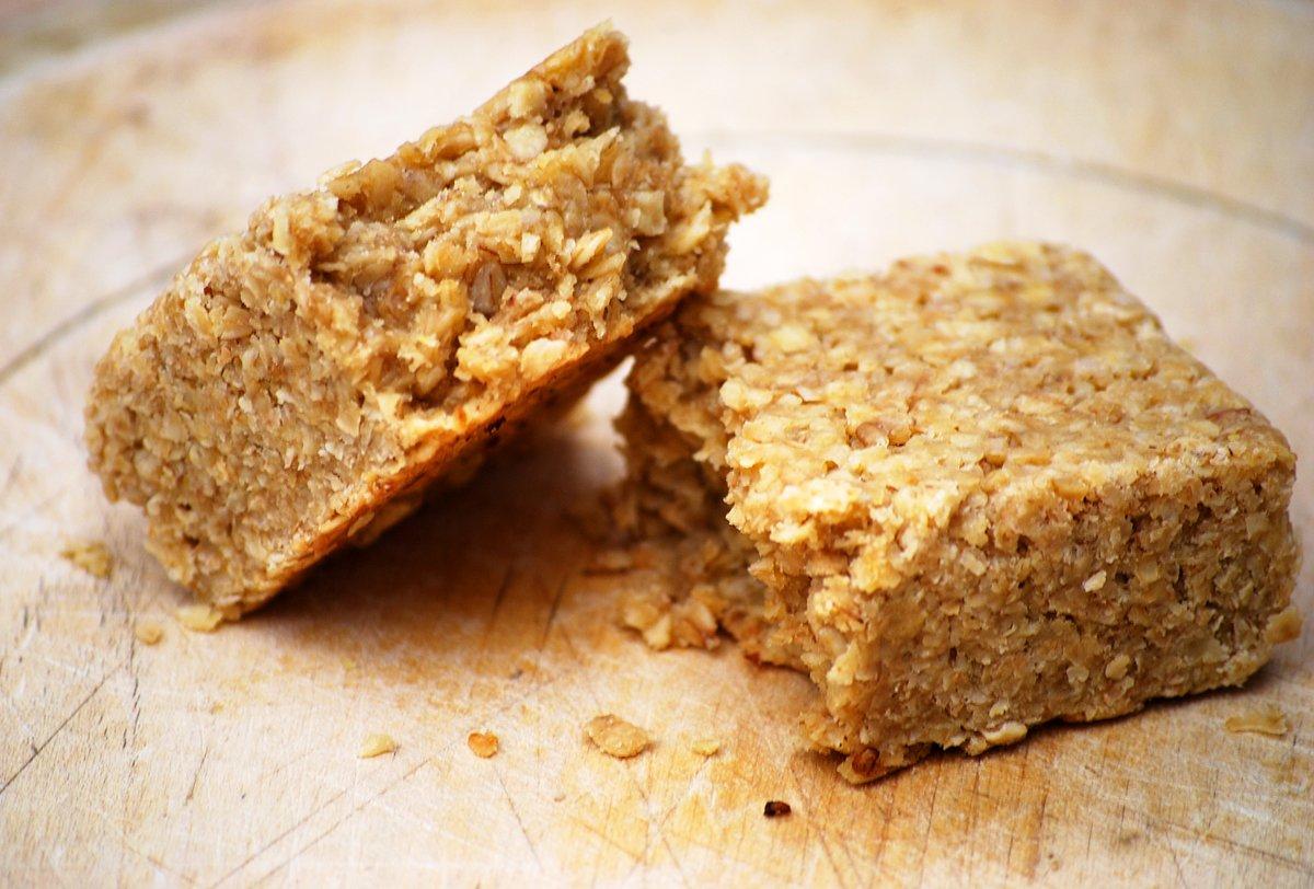 Image of Dorset Flapjacks Traditional Flapjack (120g), Yellow