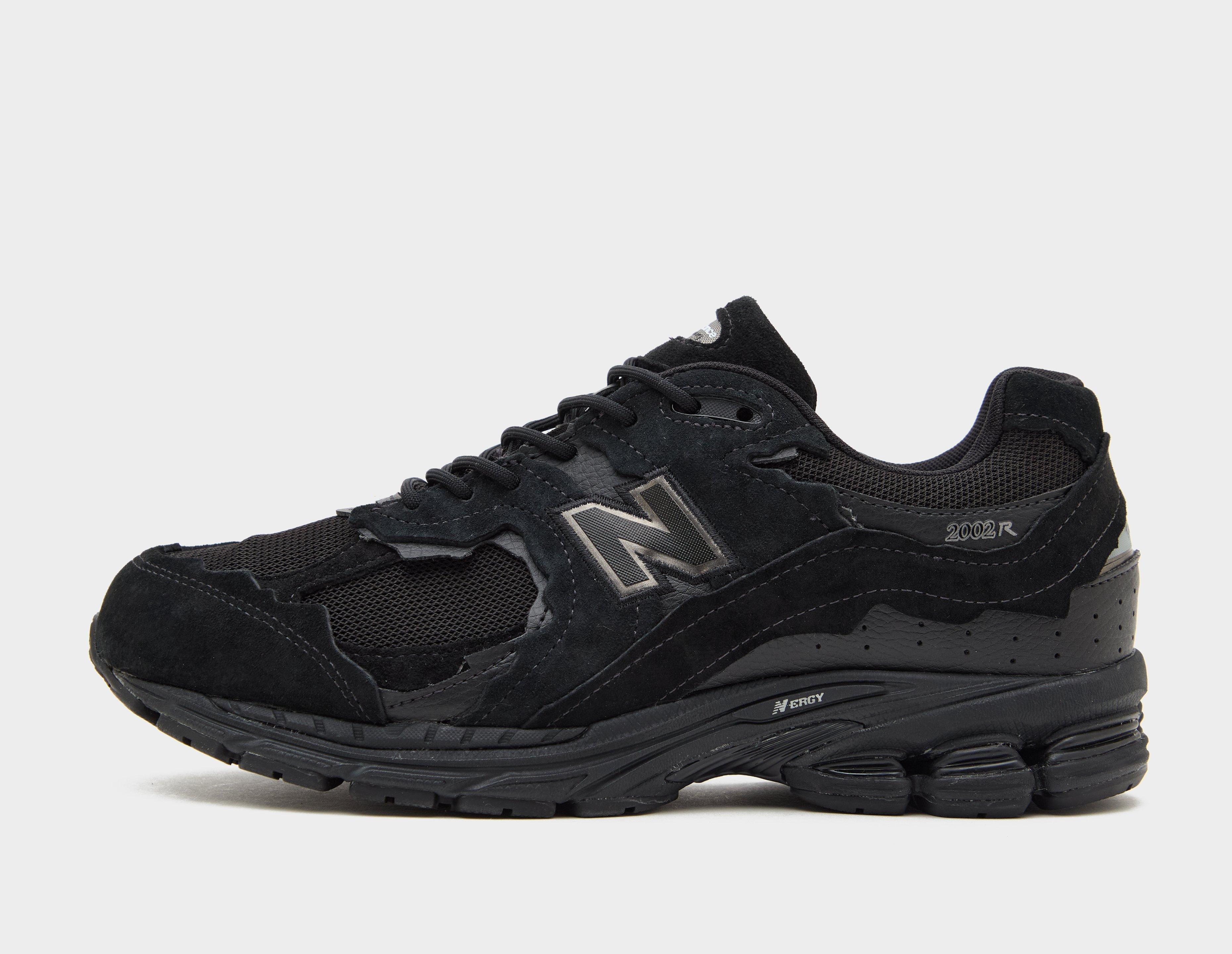 New Balance 2002Dx Protection Pack Gore-Tex Black in  Men's Size 8.5