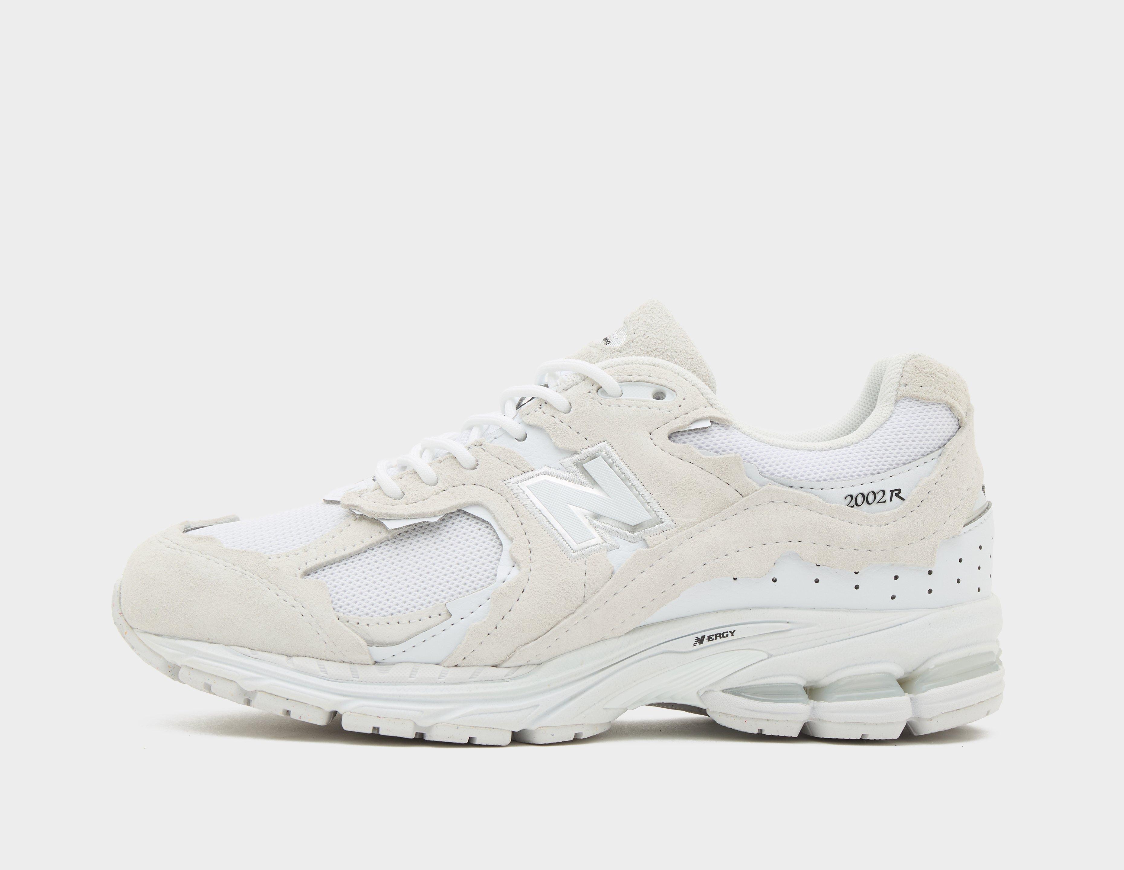 New Balance Women's White 2002Dx Protection Pack Gore-Tex Size 5.5