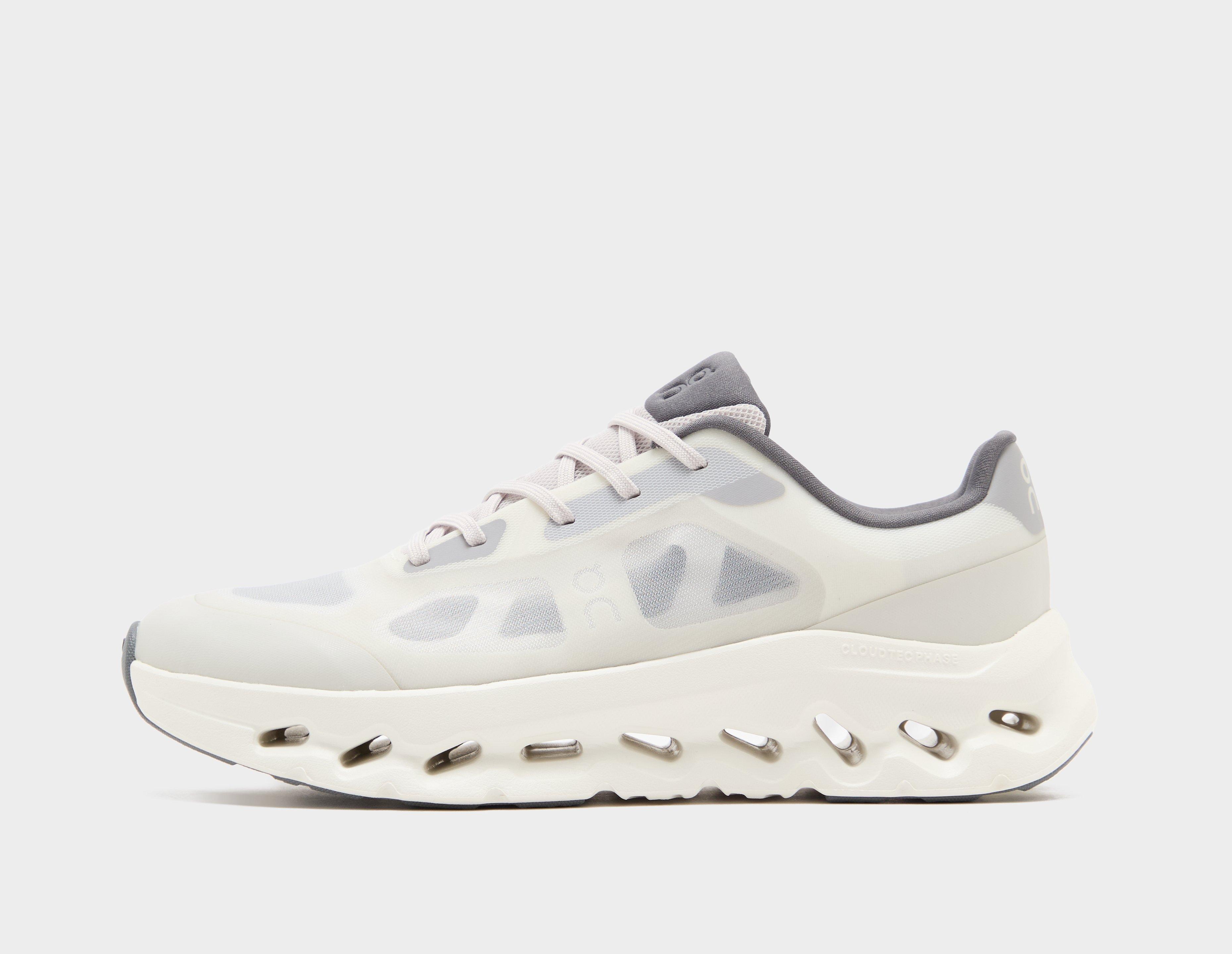 On Running Cloudflow 5 White in  Men's Size 9