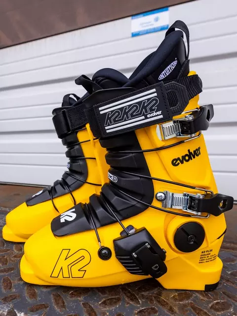K2 Evolver Jr Ski Boots 2023 | K2 Skis and K2 Snowboarding