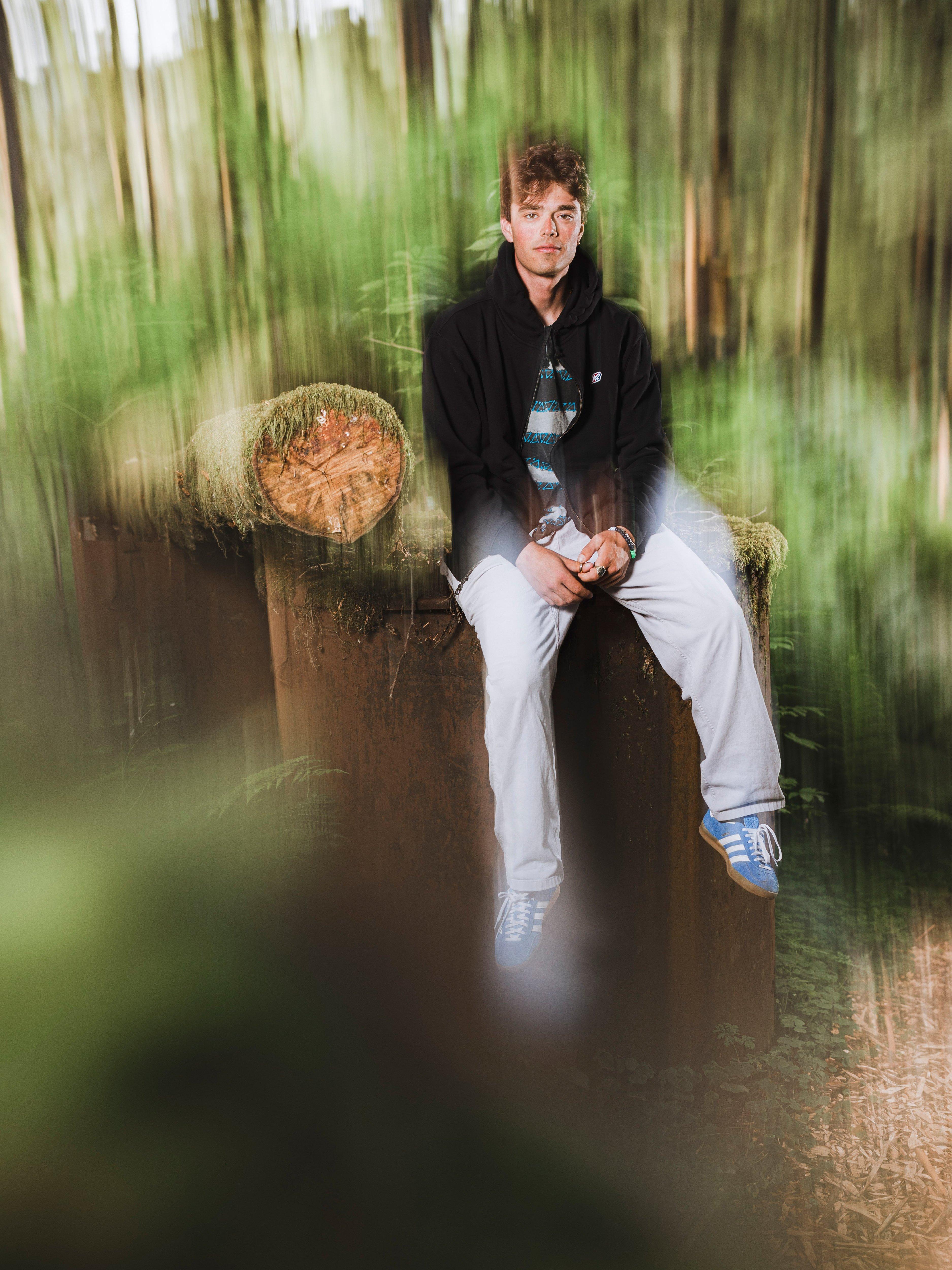 新品未使用！C SLIT SLEEVE COMPACT ZIPUPHOODIE SummitArts Unisex zip hoodie – Art Is War Records