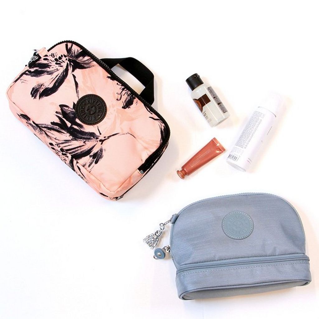 Essentials to pack in your travel bag | Kipling