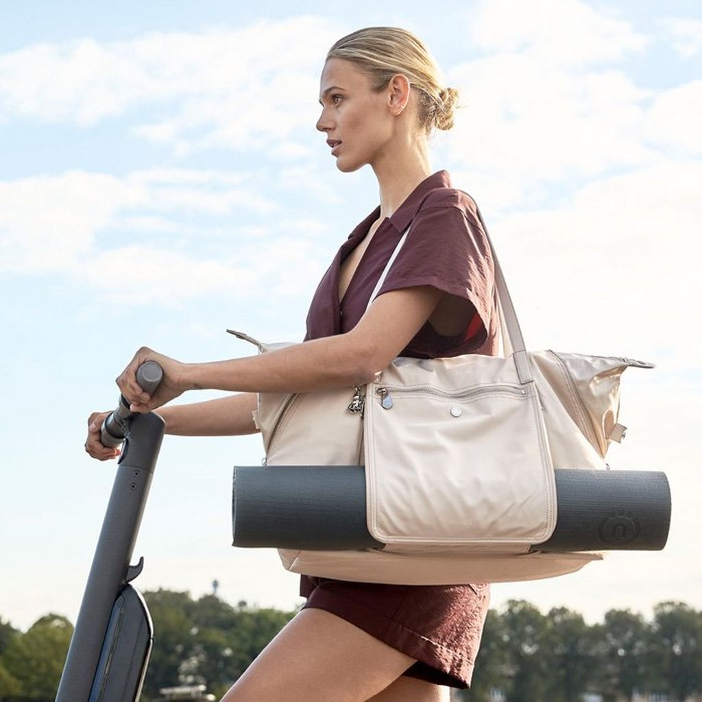 How to wear a gym bag | Kipling